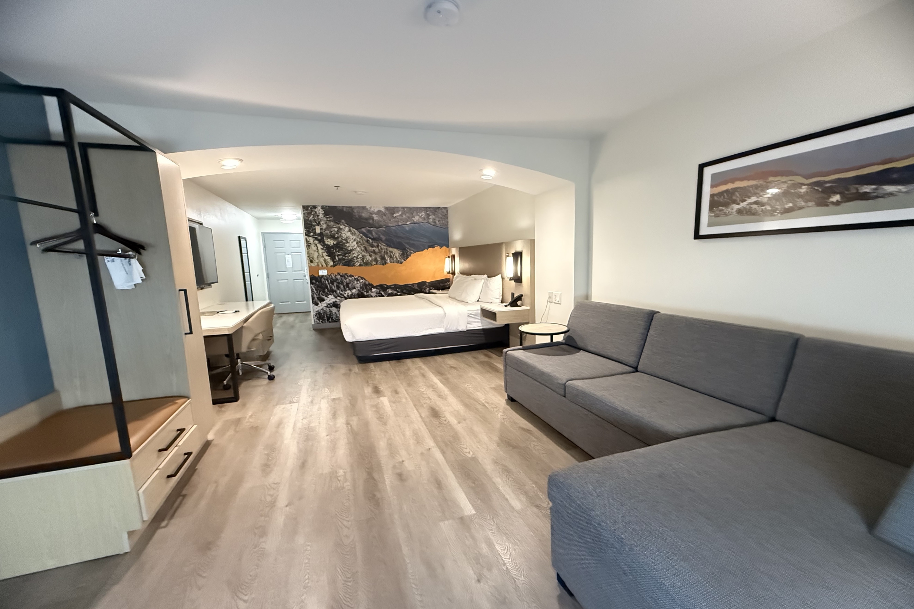 Guest room at the La Quinta Inn & Suites by Wyndham Albuquerque Midtown in Albuquerque, New Mexico