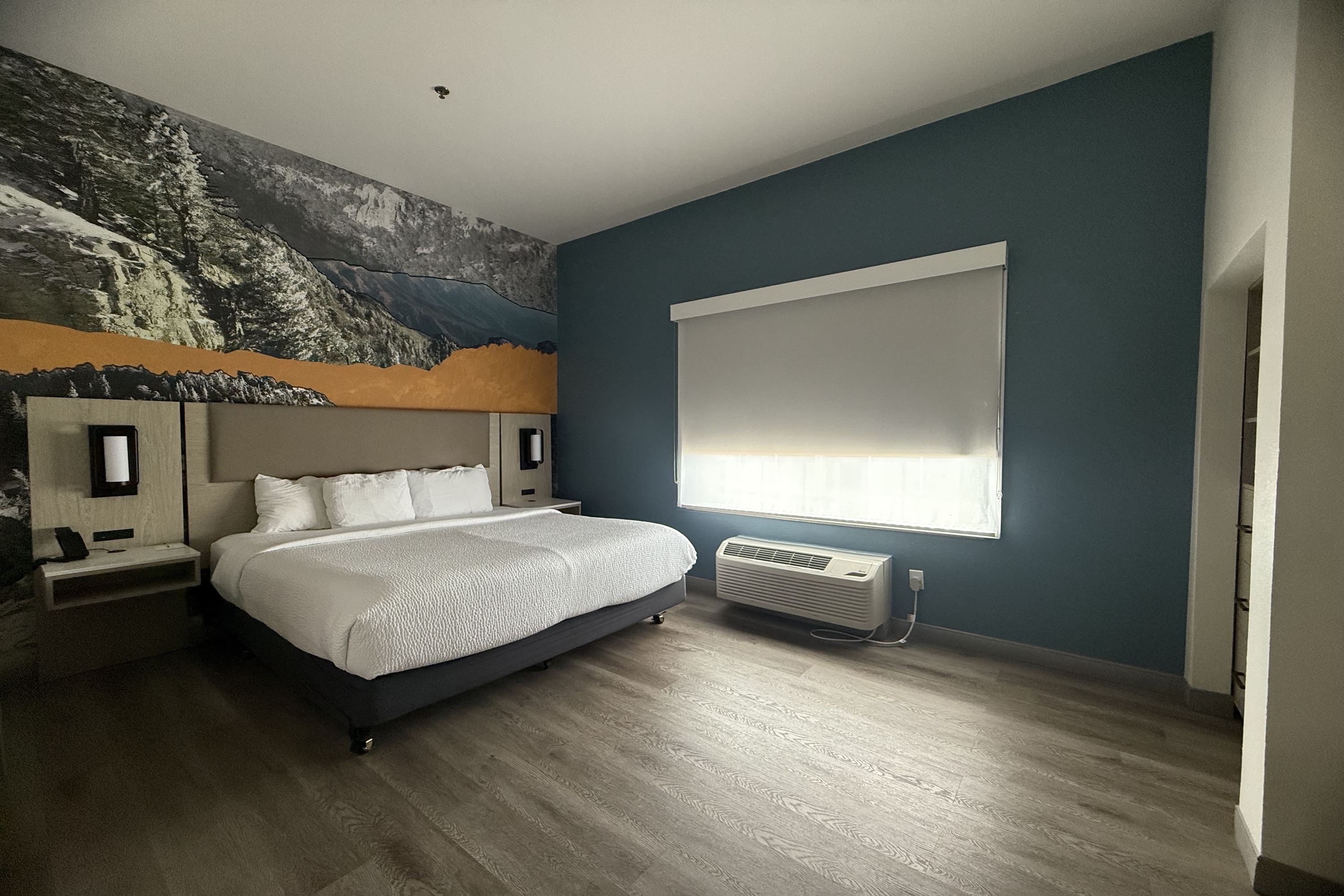 Guest room at the La Quinta Inn & Suites by Wyndham Albuquerque Midtown in Albuquerque, New Mexico