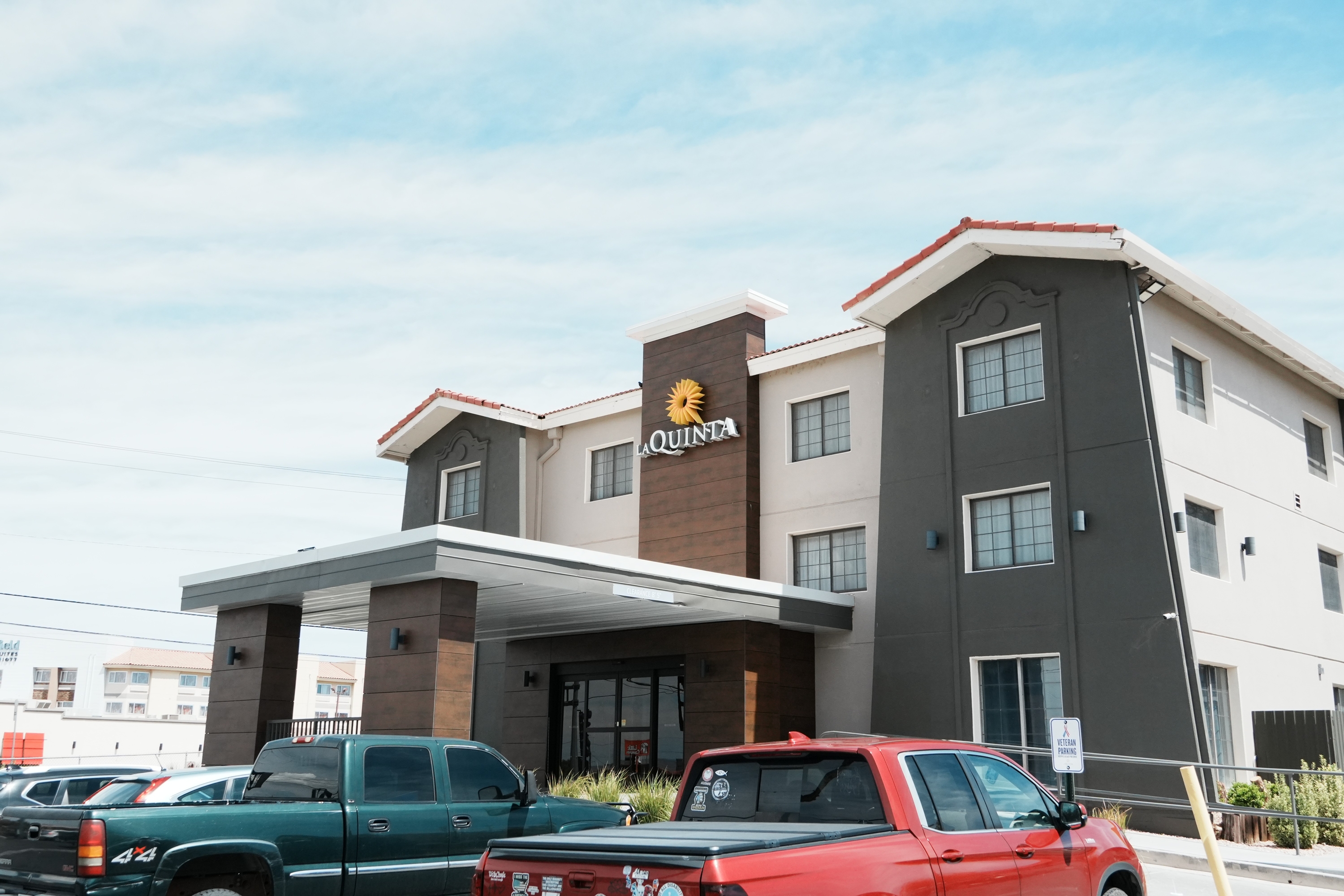 Exterior of La Quinta Inn by Wyndham Albuquerque Airport hotel in Albuquerque, New Mexico