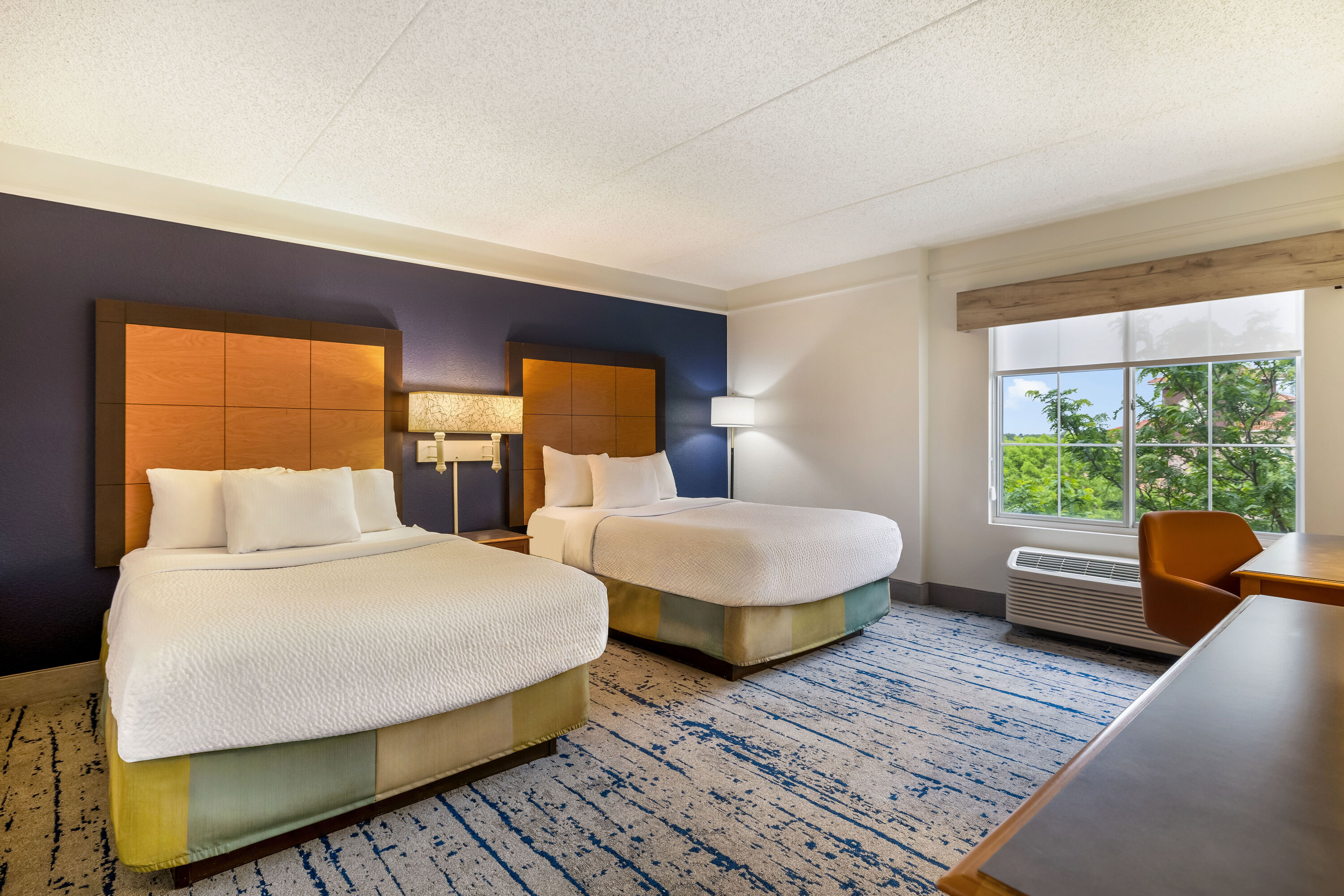 Double bed guest room at the La Quinta Inn & Suites by Wyndham Albuquerque West in Albuquerque, New Mexico