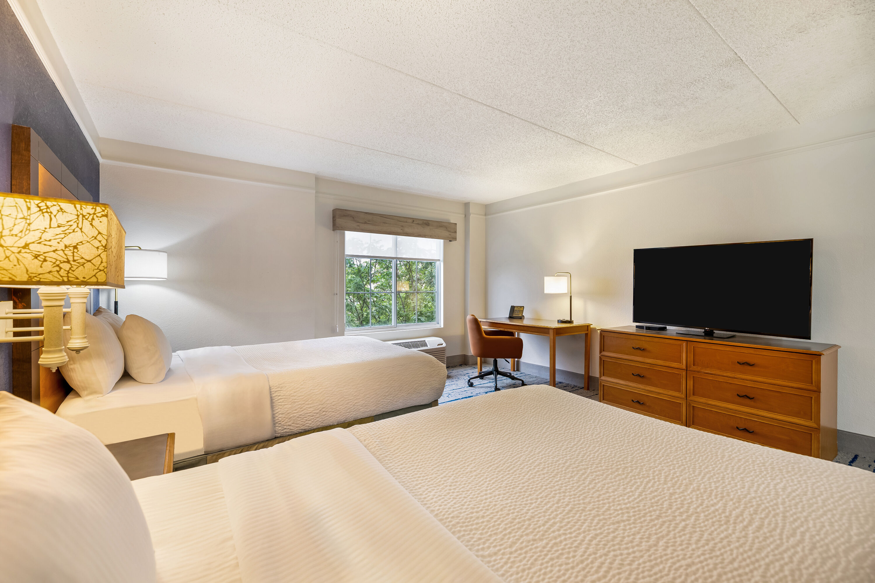 Double bed guest room at the La Quinta Inn & Suites by Wyndham Albuquerque West in Albuquerque, New Mexico