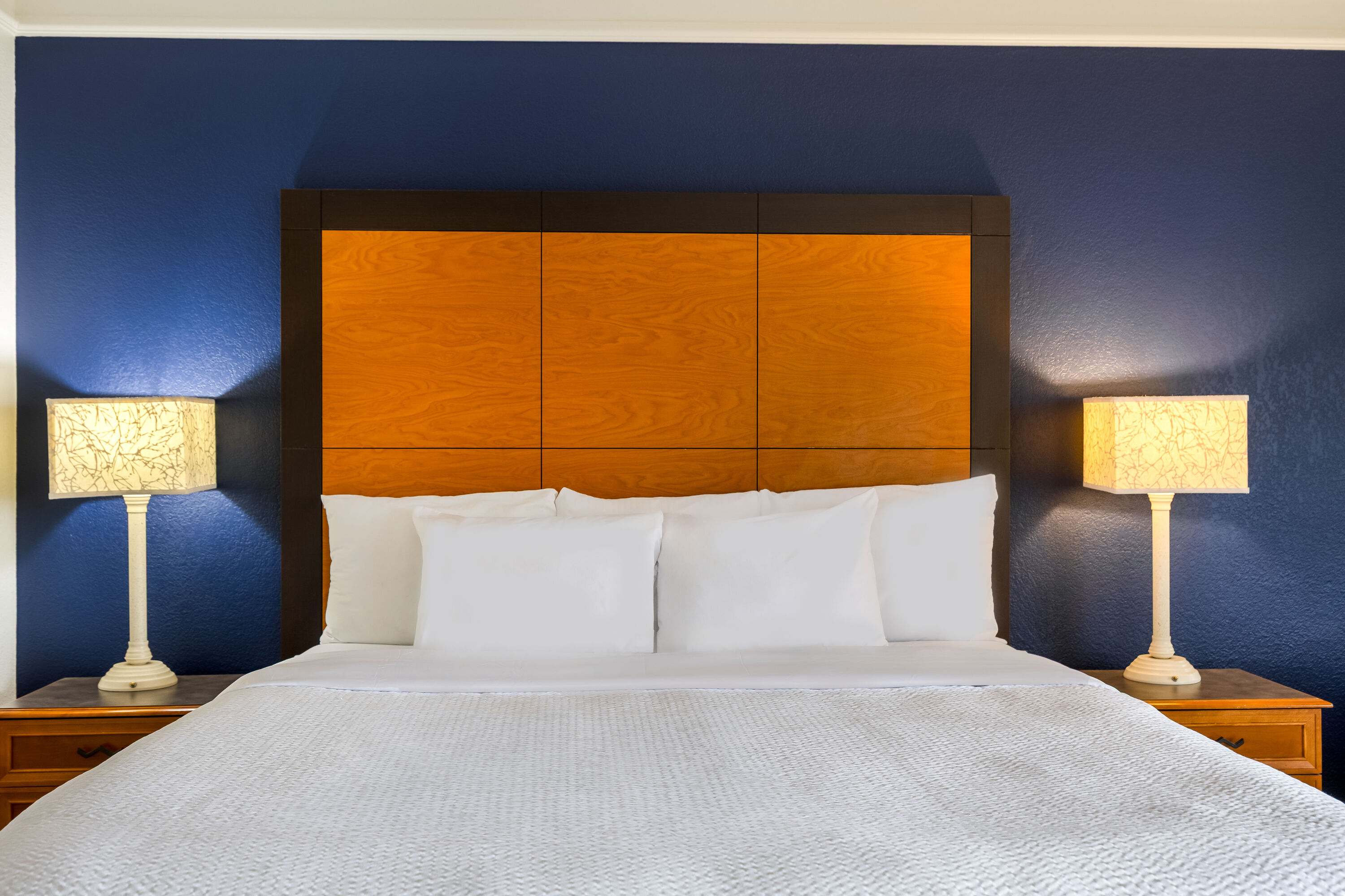 King bed guest room at the La Quinta Inn & Suites by Wyndham Albuquerque West in Albuquerque, New Mexico