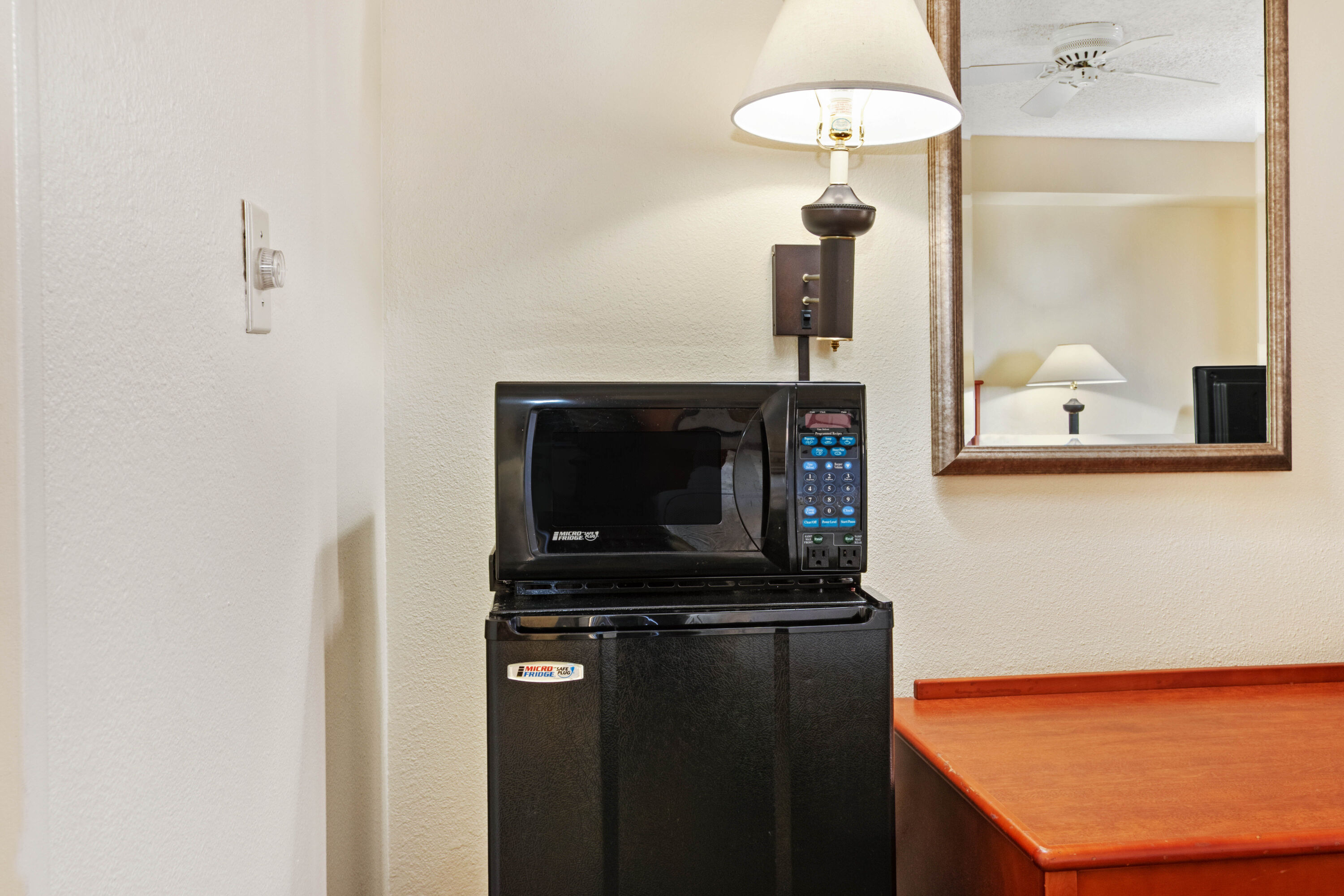 Guest room feature at the La Quinta Inn & Suites by Wyndham Albuquerque Journal Ctr NW in Albuquerque, New Mexico