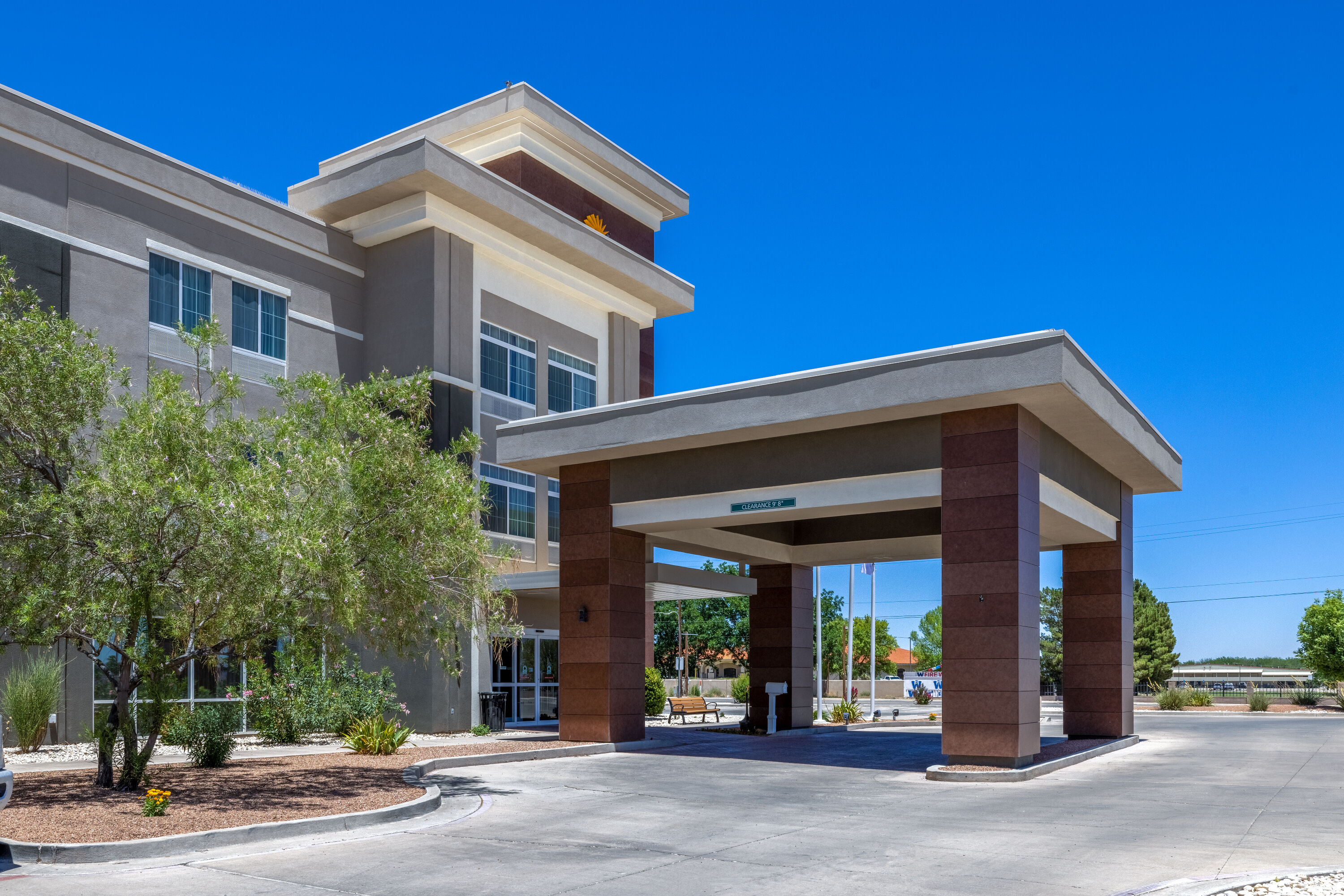 Exterior Day Image of La Quinta Inn & Suites by Wyndham Artesia hotel in Artesia, New Mexico