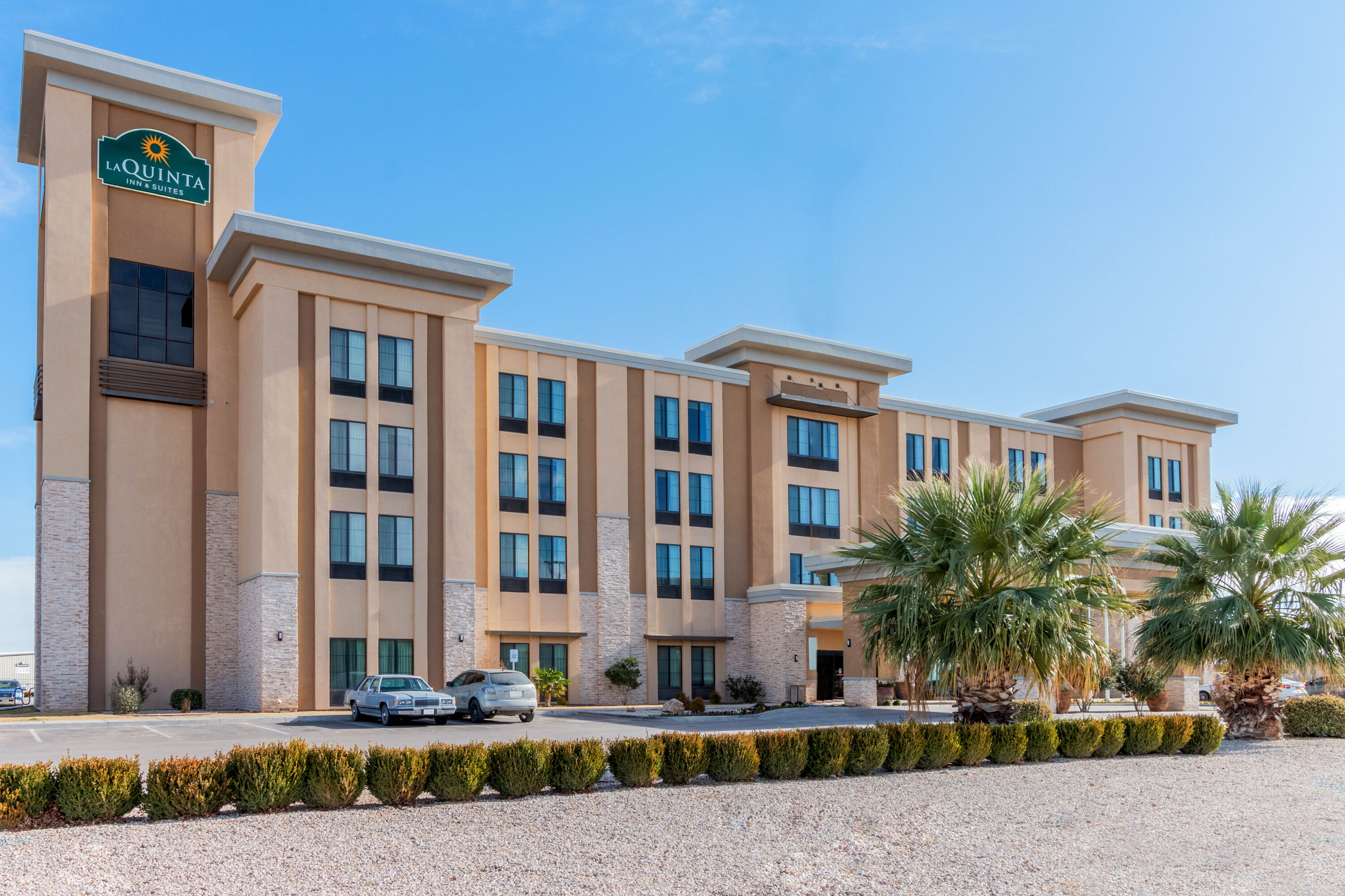 Exterior Day Image of La Quinta Inn & Suites by Wyndham Carlsbad hotel in Carlsbad, New Mexico