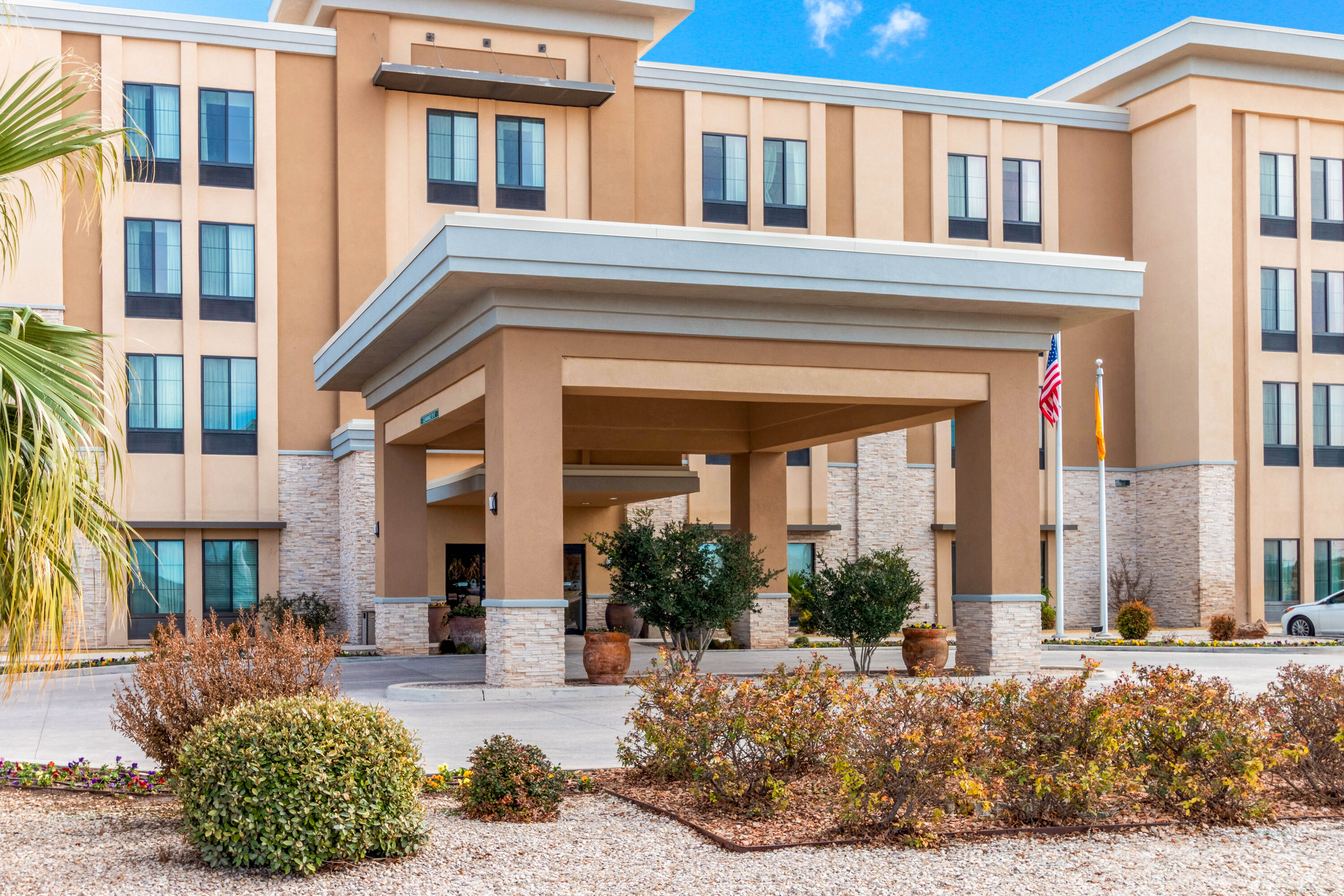 Exterior Day Image of La Quinta Inn & Suites by Wyndham Carlsbad hotel in Carlsbad, New Mexico