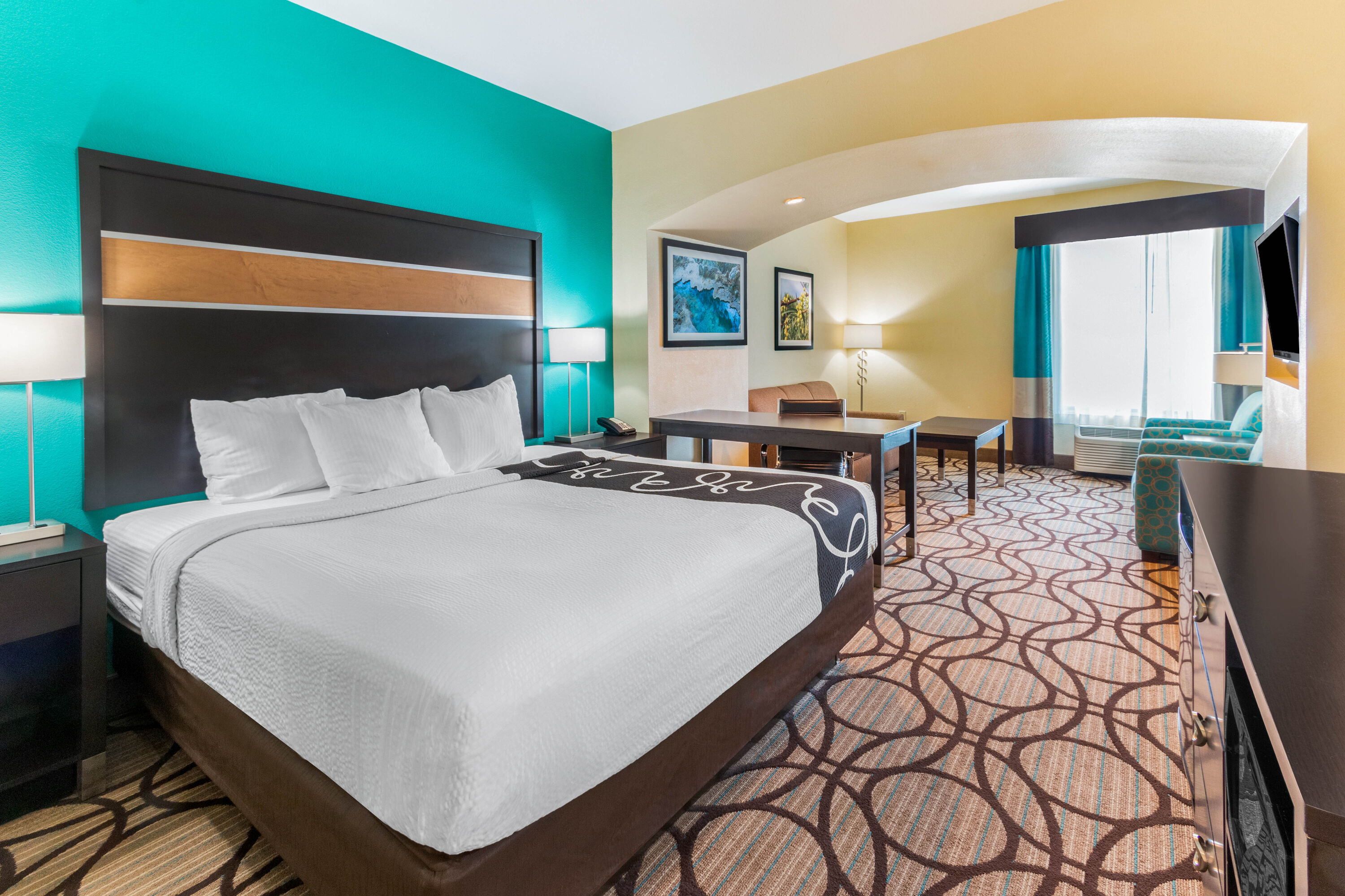 La Quinta Inn & Suites by Wyndham Carlsbad suite in Carlsbad, New Mexico