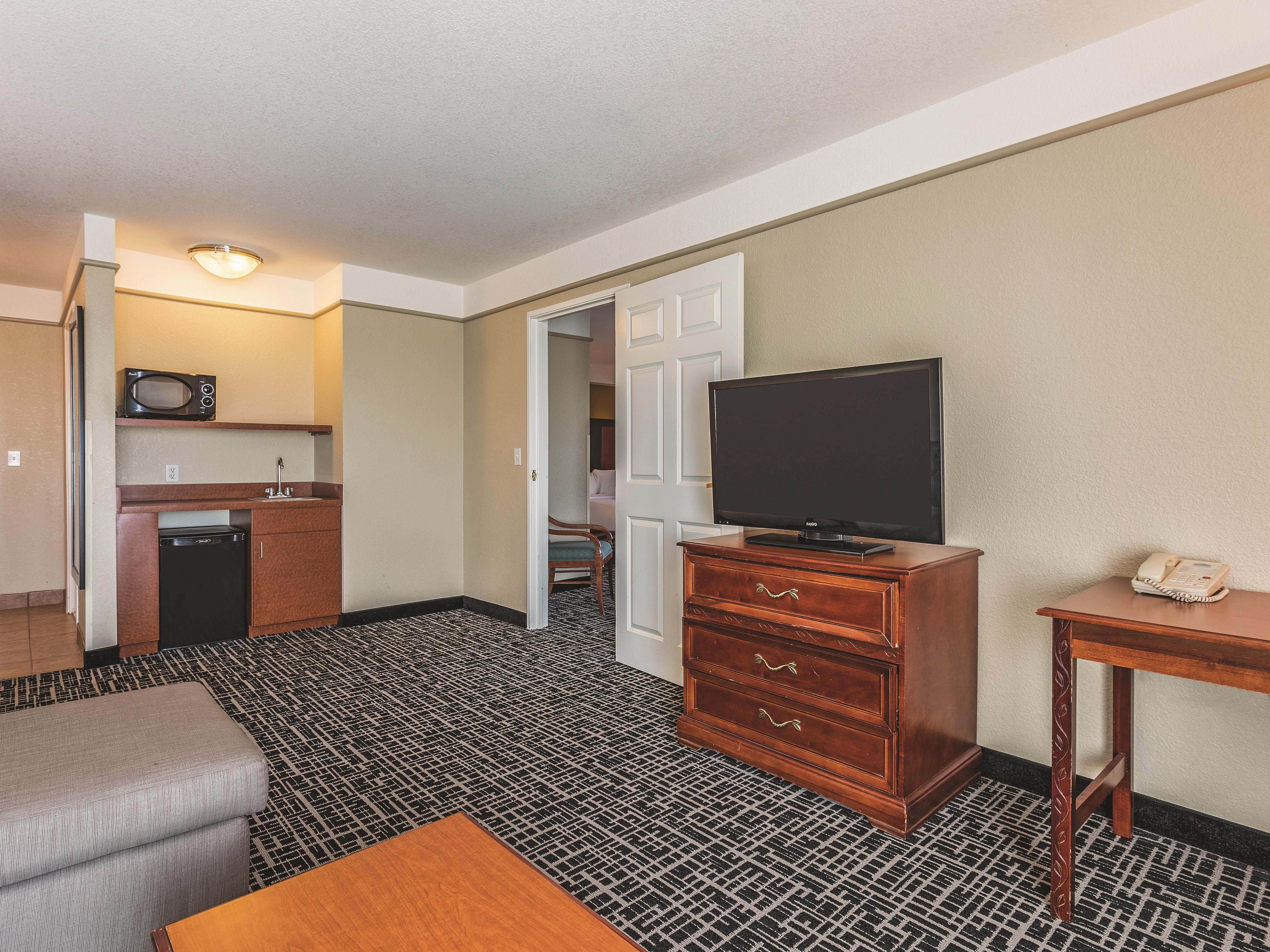 La Quinta Inn & Suites by Wyndham Deming suite in Deming, New Mexico
