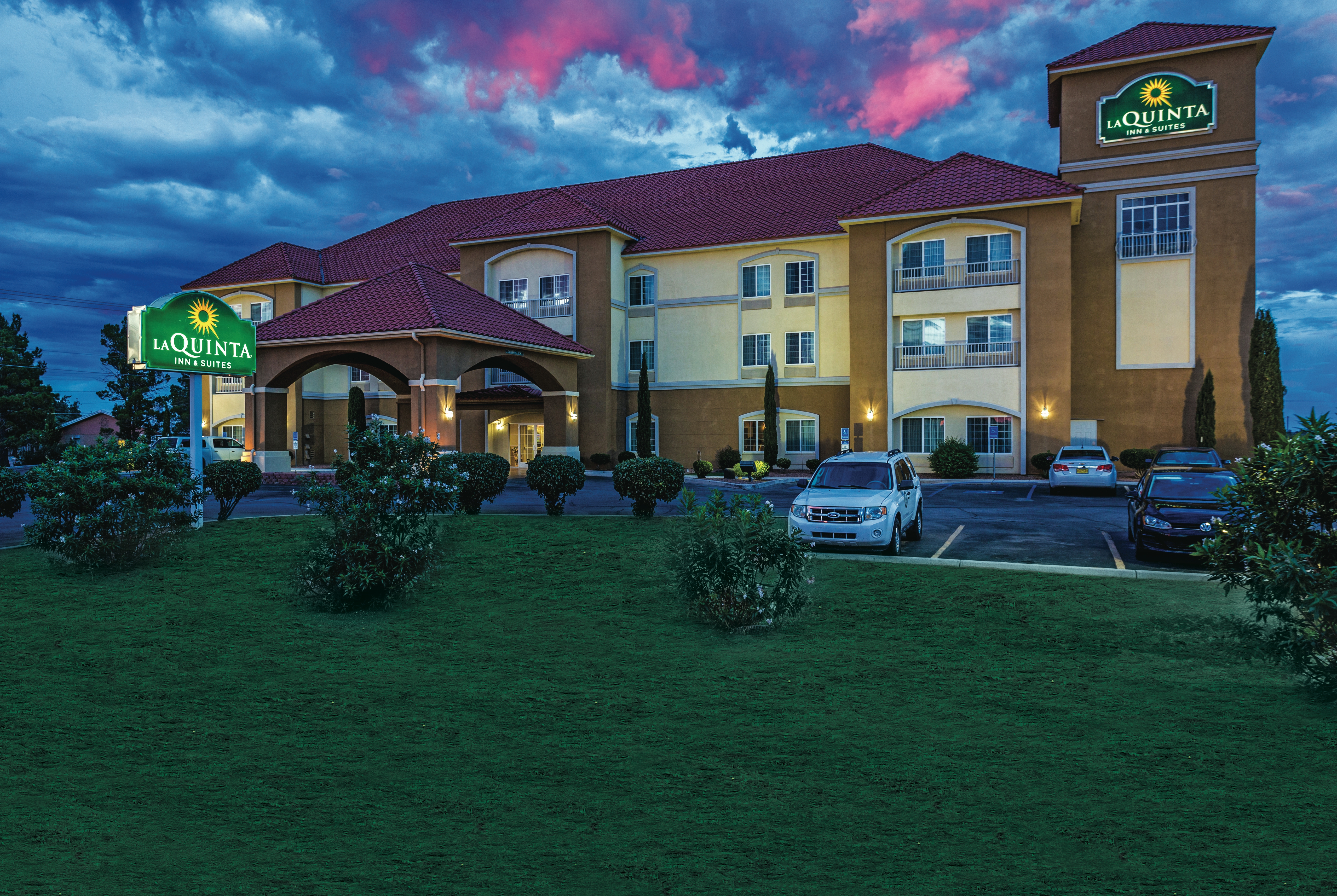 Exterior of La Quinta Inn & Suites by Wyndham Deming hotel in Deming, New Mexico