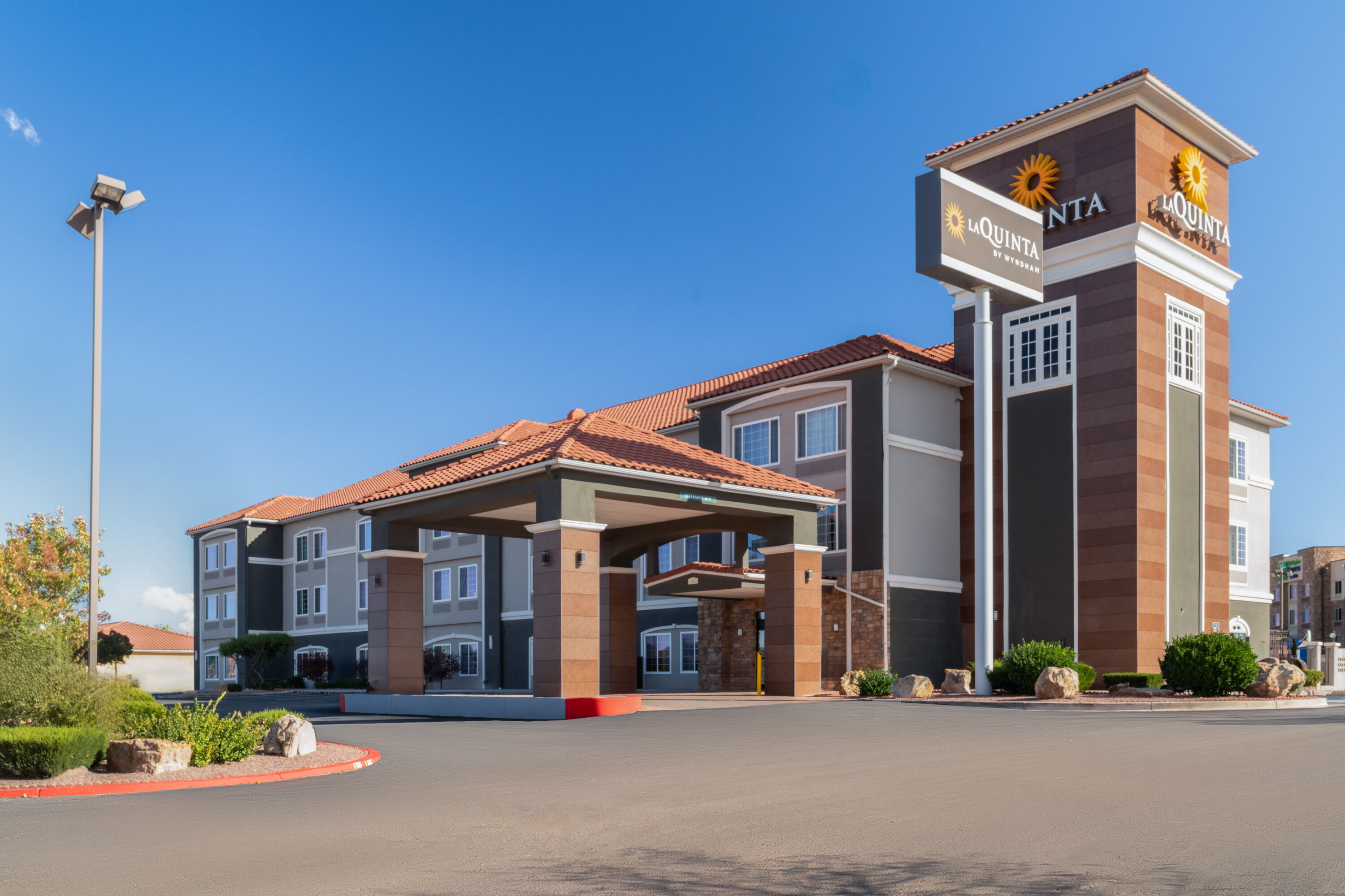 Exterior Day Image of La Quinta Inn & Suites by Wyndham Gallup hotel in Gallup, New Mexico