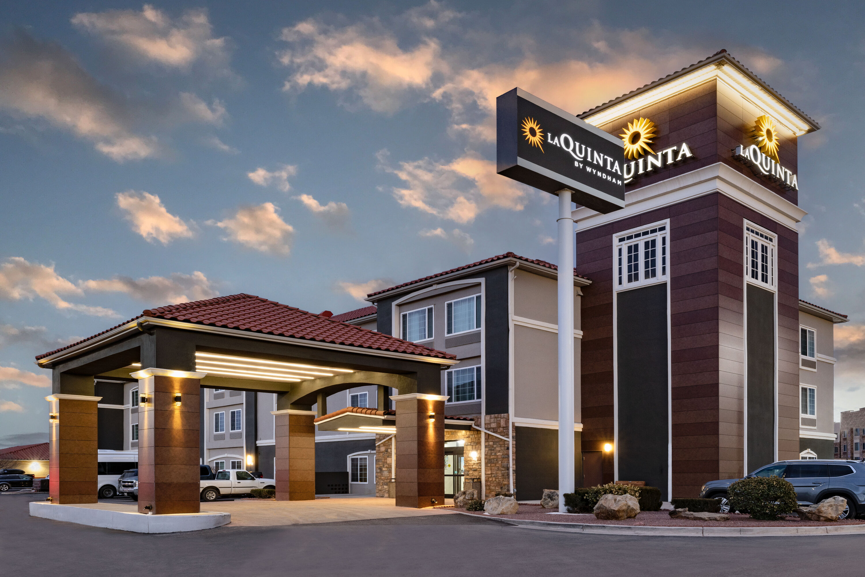 Exterior Dusk Image of La Quinta Inn & Suites by Wyndham Gallup hotel in Gallup, New Mexico