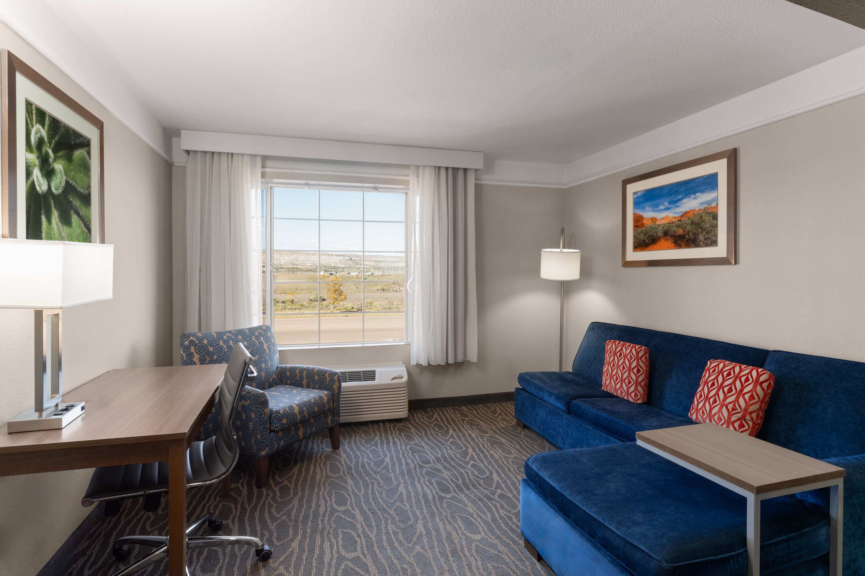 La Quinta Inn & Suites by Wyndham Gallup suite in Gallup, New Mexico