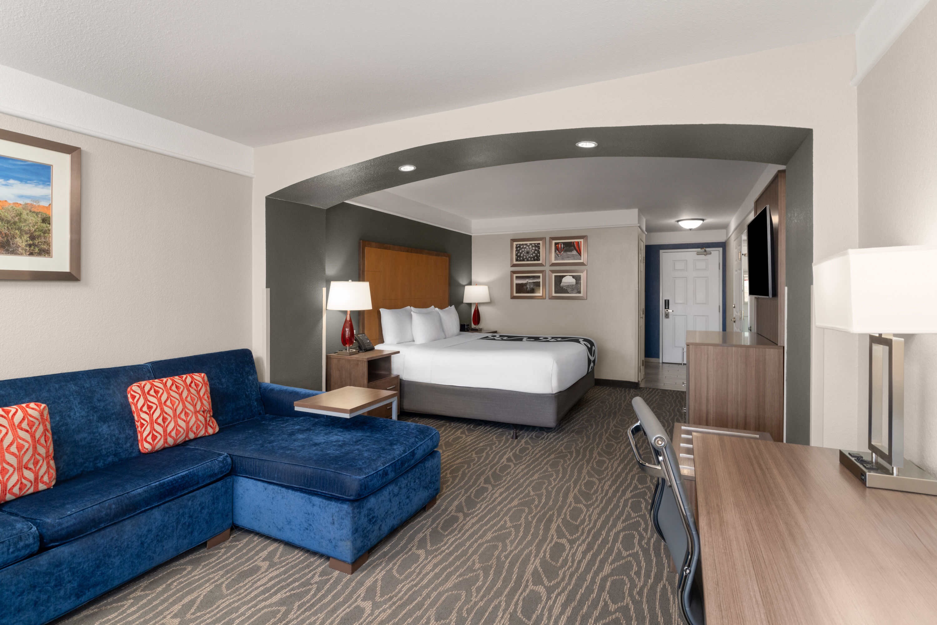 La Quinta Inn & Suites by Wyndham Gallup suite in Gallup, New Mexico