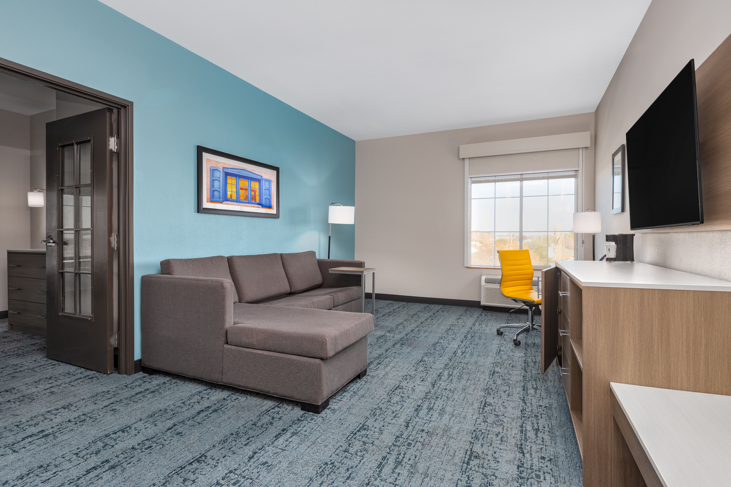 La Quinta Inn & Suites by Wyndham Hobbs suite in Hobbs, New Mexico