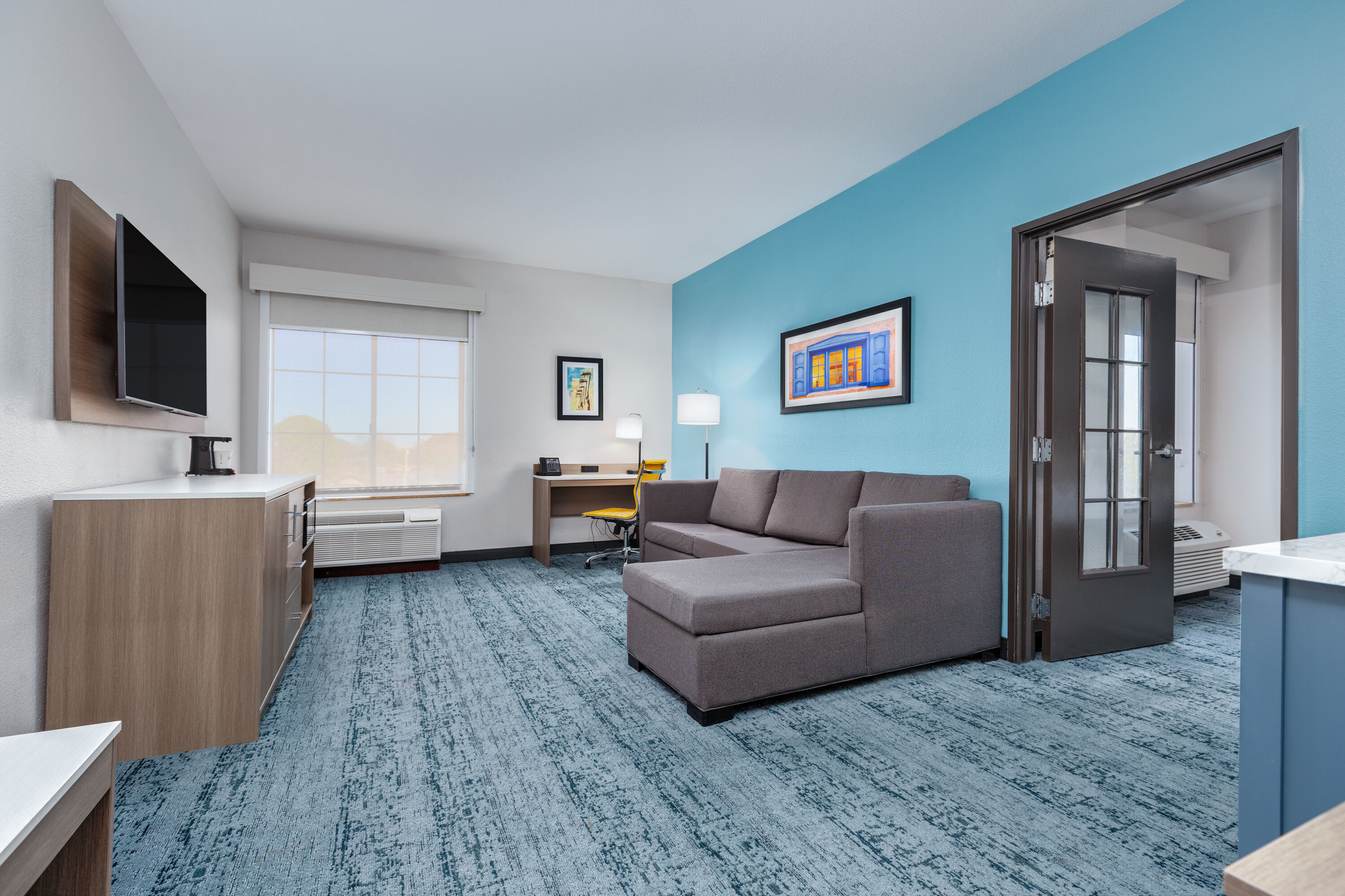 La Quinta Inn & Suites by Wyndham Hobbs suite in Hobbs, New Mexico