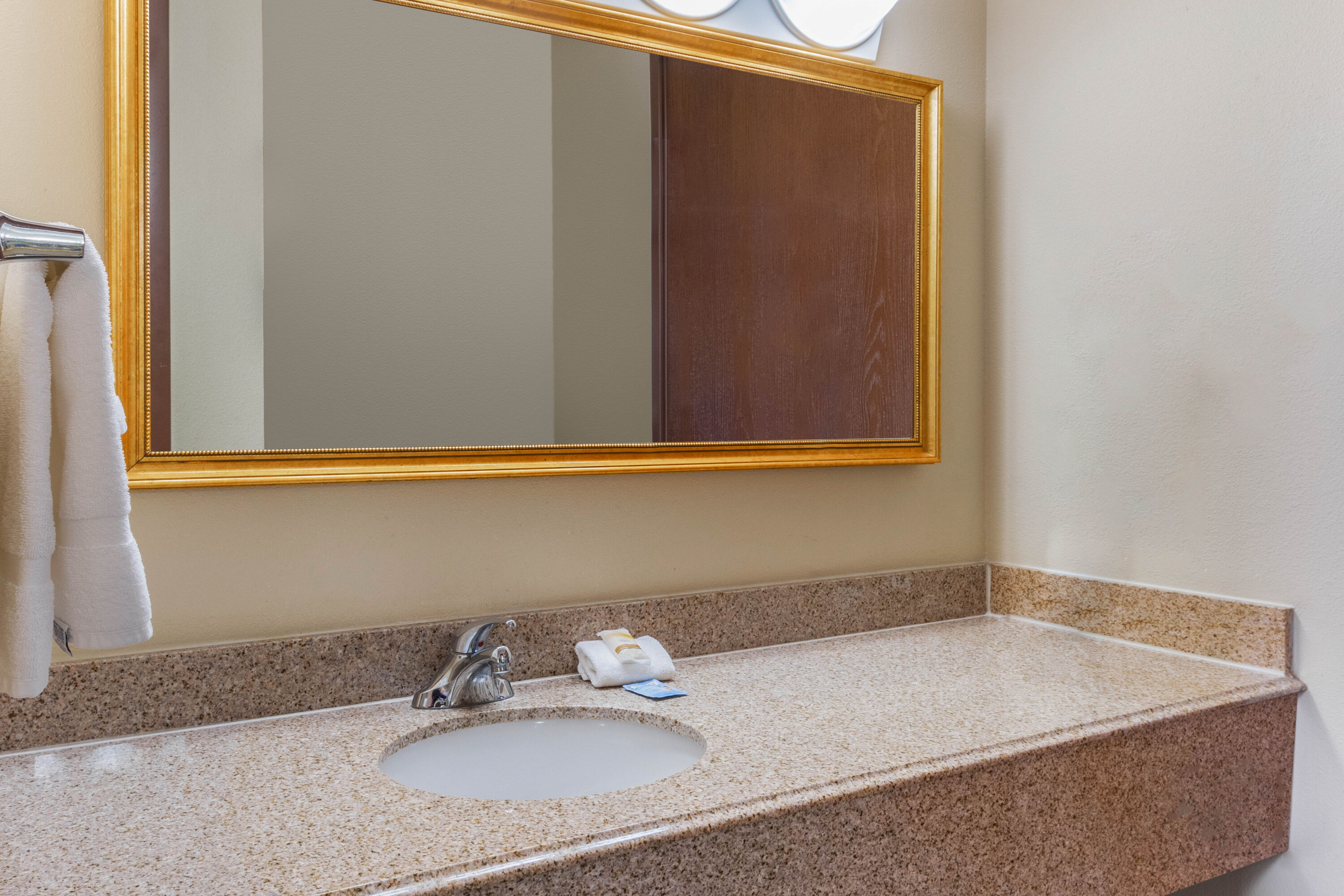 Guest room bath at the La Quinta Inn & Suites by Wyndham Las Cruces Organ Mountain in Las Cruces, New Mexico