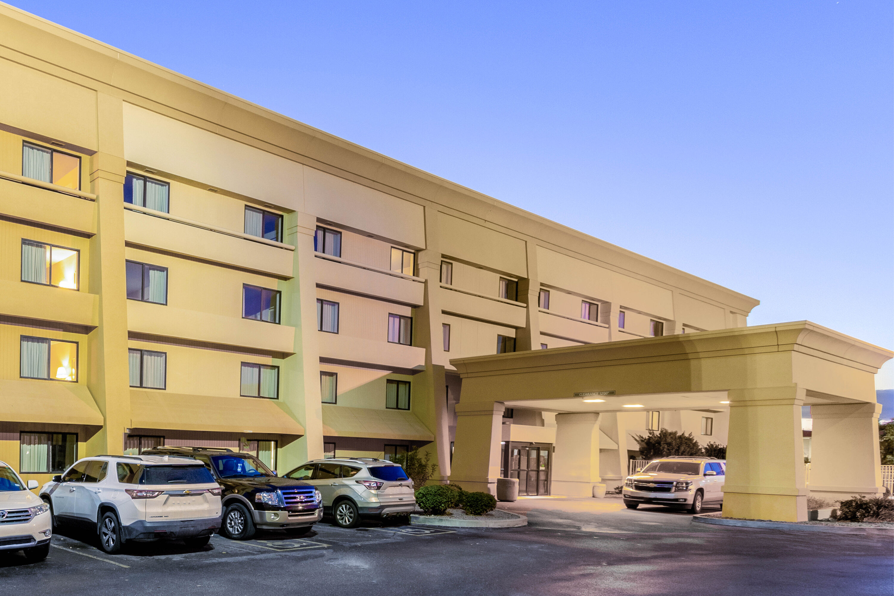 Exterior Dusk Image of La Quinta Inn & Suites by Wyndham Las Cruces Organ Mountain hotel in Las Cruces, New Mexico