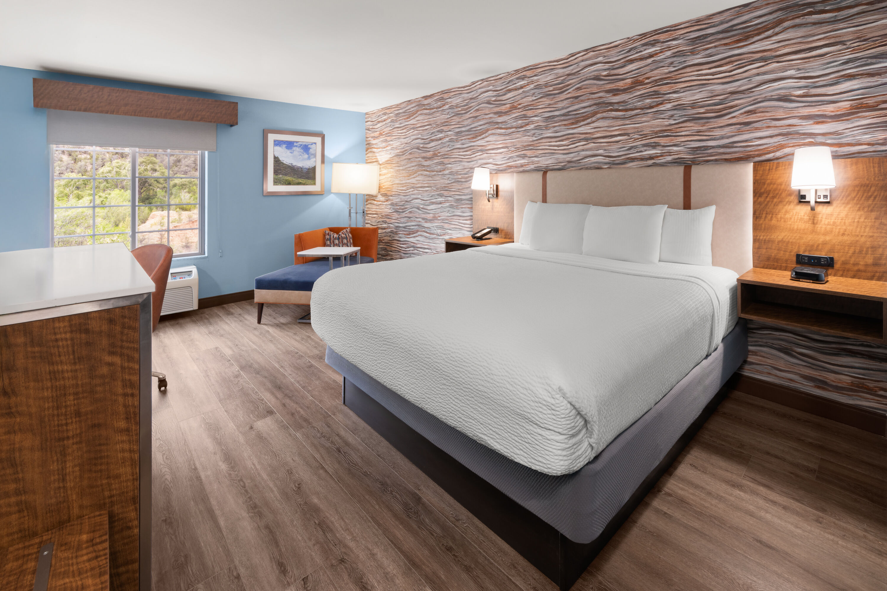 Guest room at the La Quinta Inn & Suites by Wyndham Ruidoso Downs in Ruidoso Downs, New Mexico