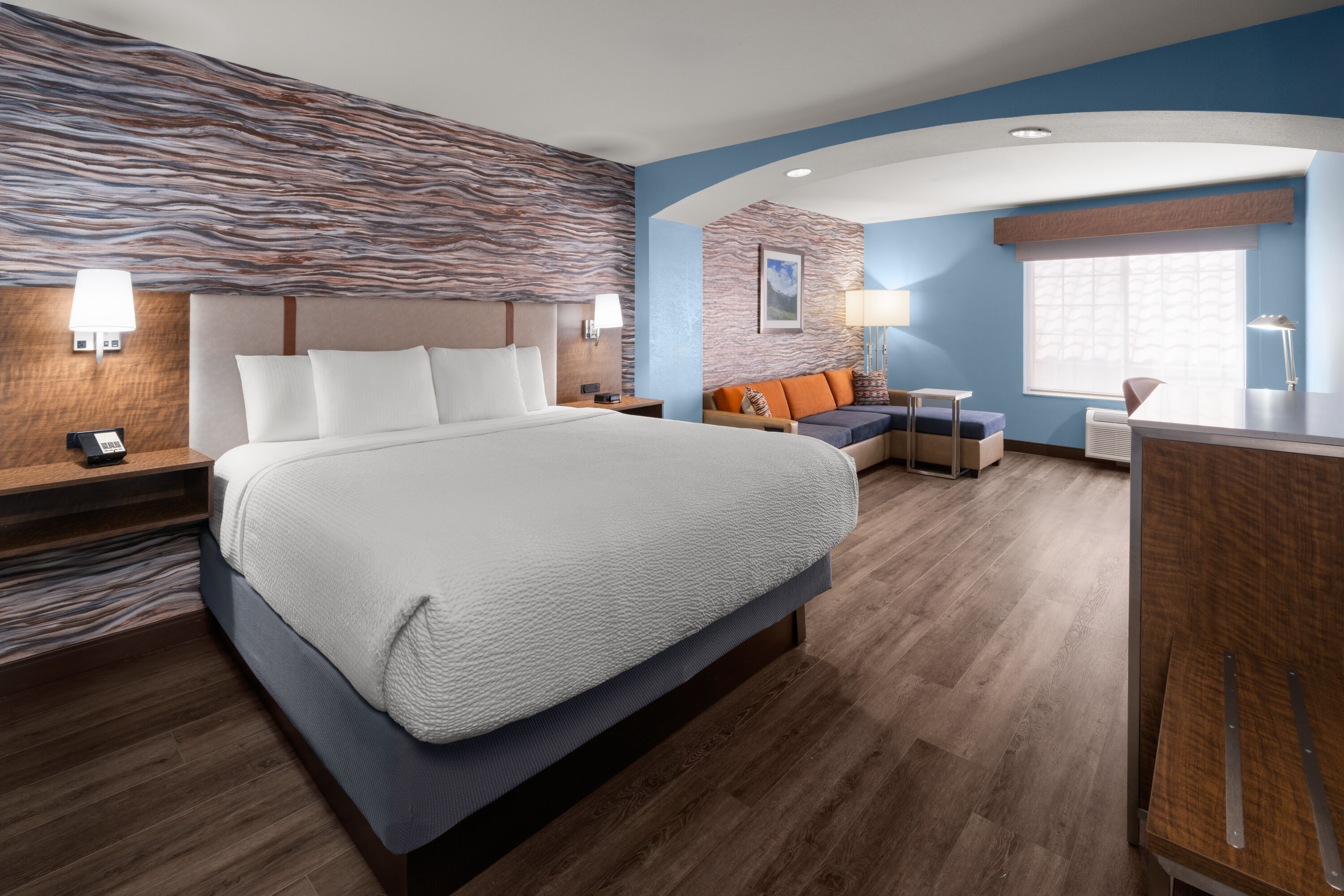 Guest room at the La Quinta Inn & Suites by Wyndham Ruidoso Downs in Ruidoso Downs, New Mexico