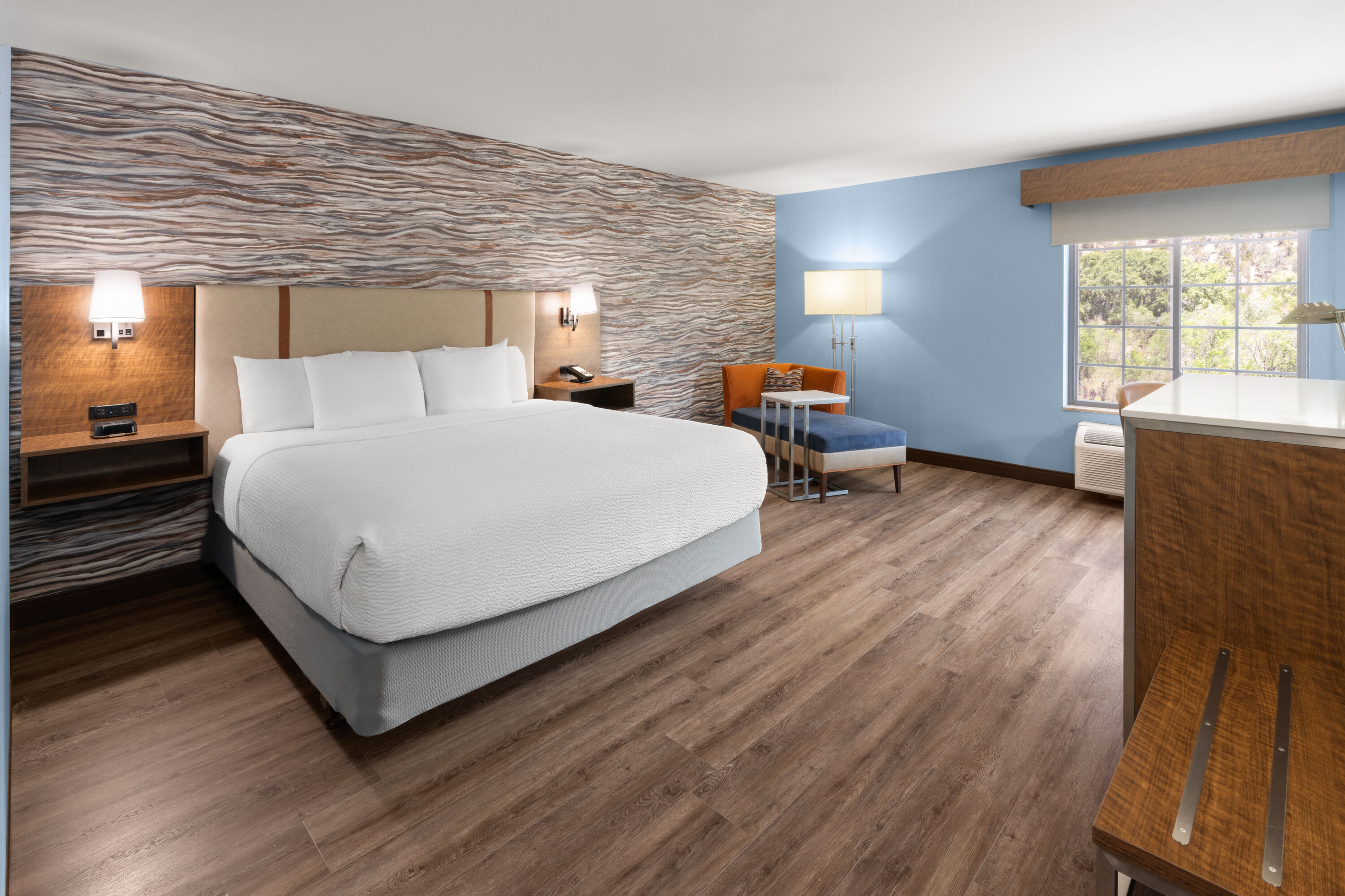 Guest room at the La Quinta Inn & Suites by Wyndham Ruidoso Downs in Ruidoso Downs, New Mexico
