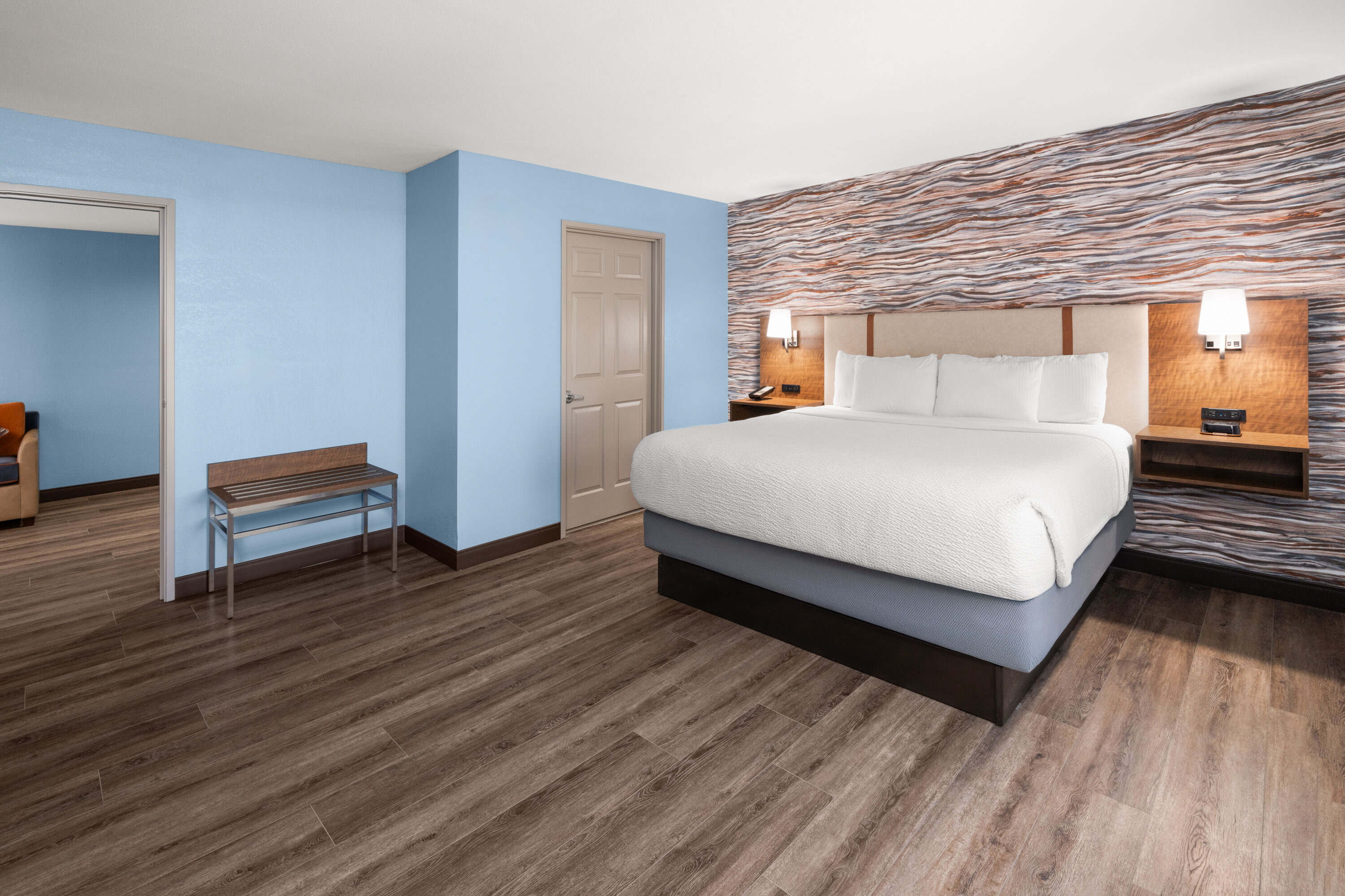 La Quinta Inn & Suites by Wyndham Ruidoso Downs suite in Ruidoso Downs, New Mexico