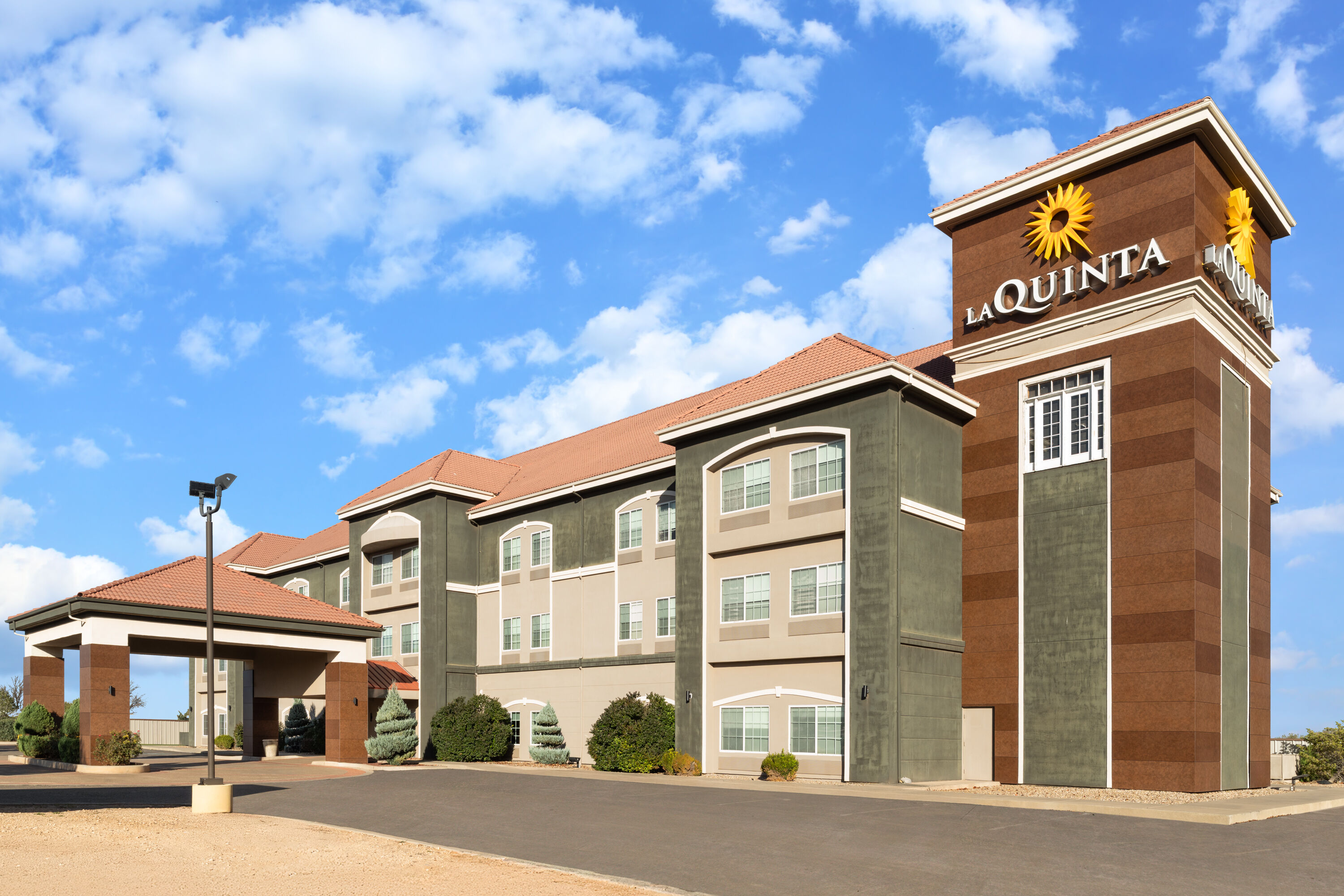 Exterior Day Image of La Quinta Inn & Suites by Wyndham Tucumcari hotel in Tucumcari, New Mexico