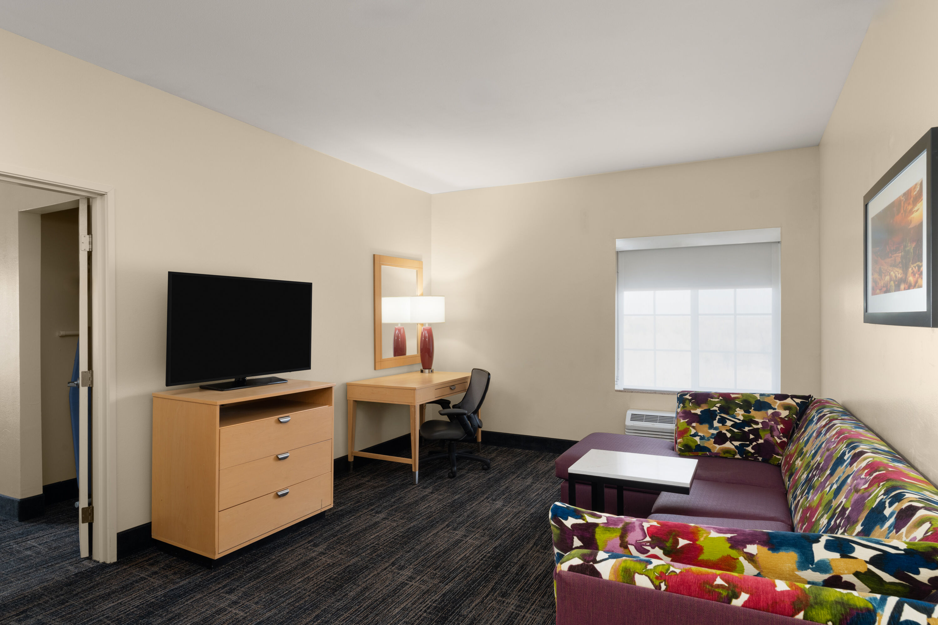 La Quinta Inn & Suites by Wyndham Tucumcari suite in Tucumcari, New Mexico