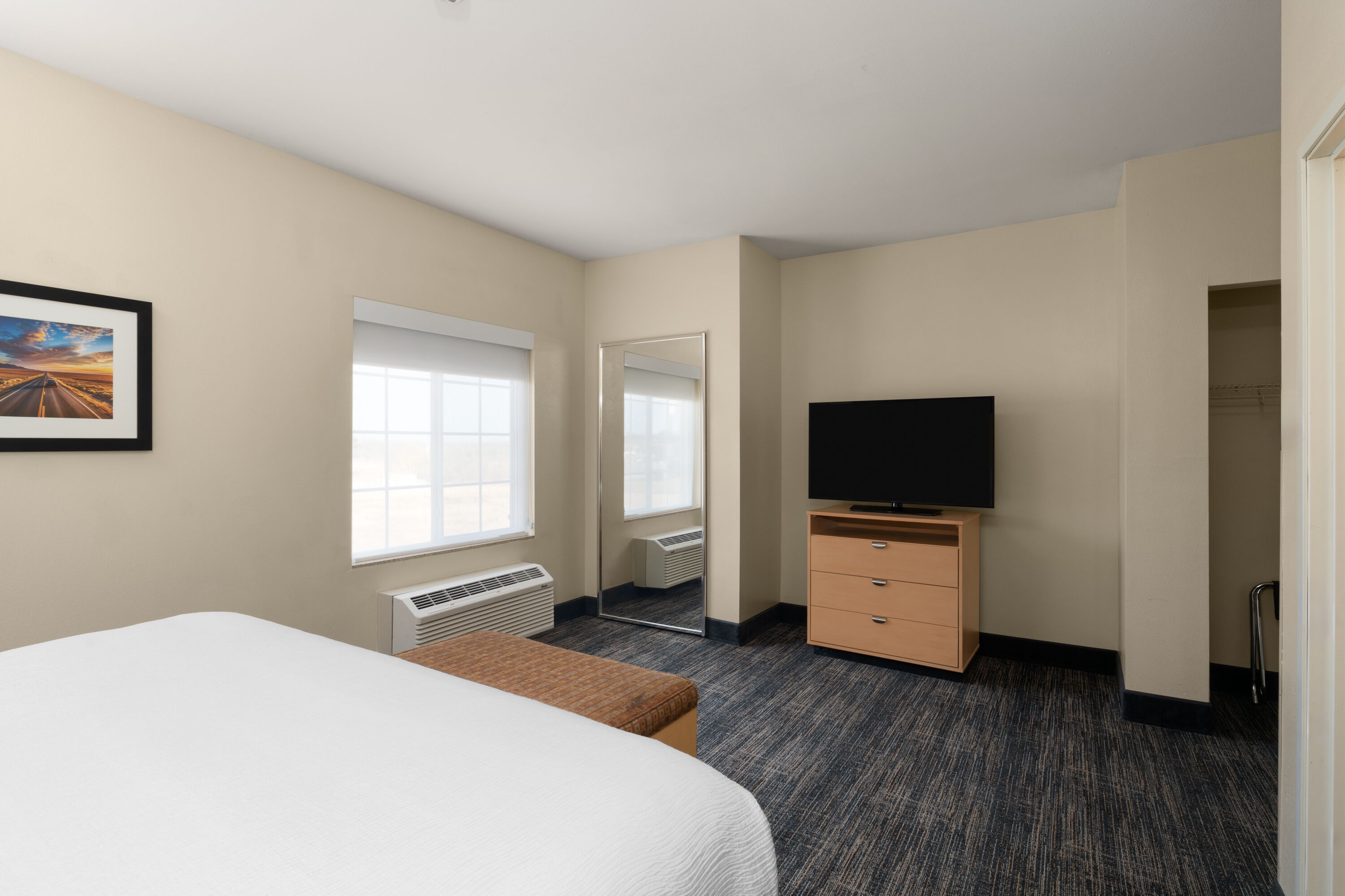 La Quinta Inn & Suites by Wyndham Tucumcari suite in Tucumcari, New Mexico