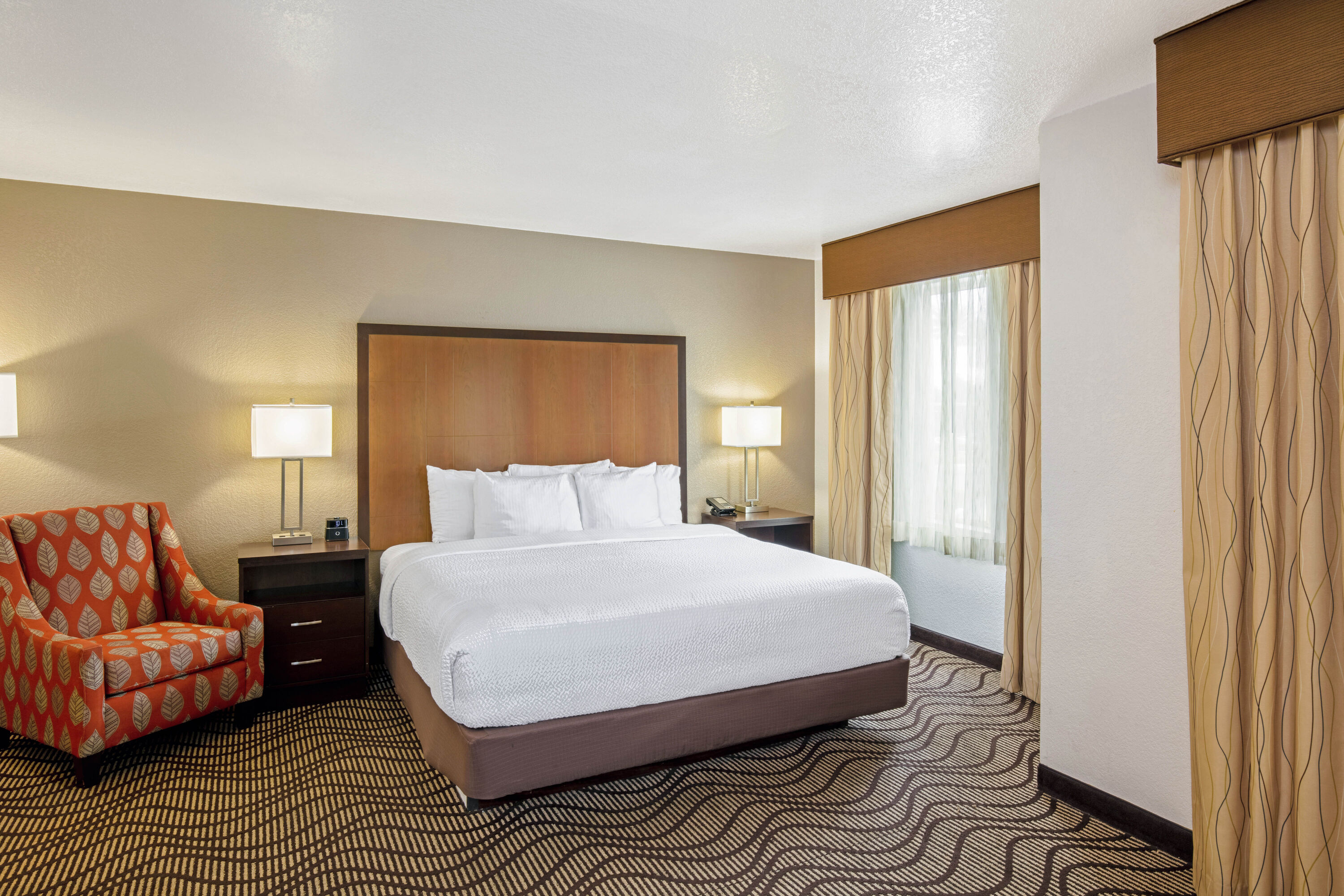 La Quinta Inn & Suites by Wyndham Las Vegas Red Rock | Las Vegas, NV Hotels