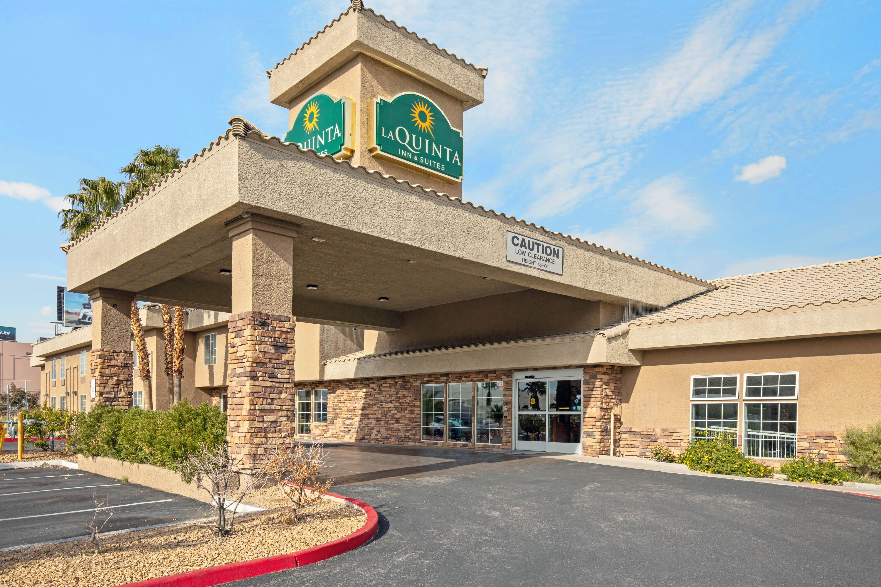 La Quinta Inn & Suites by Wyndham Las Vegas Tropicana Las Vegas, NV Hotels