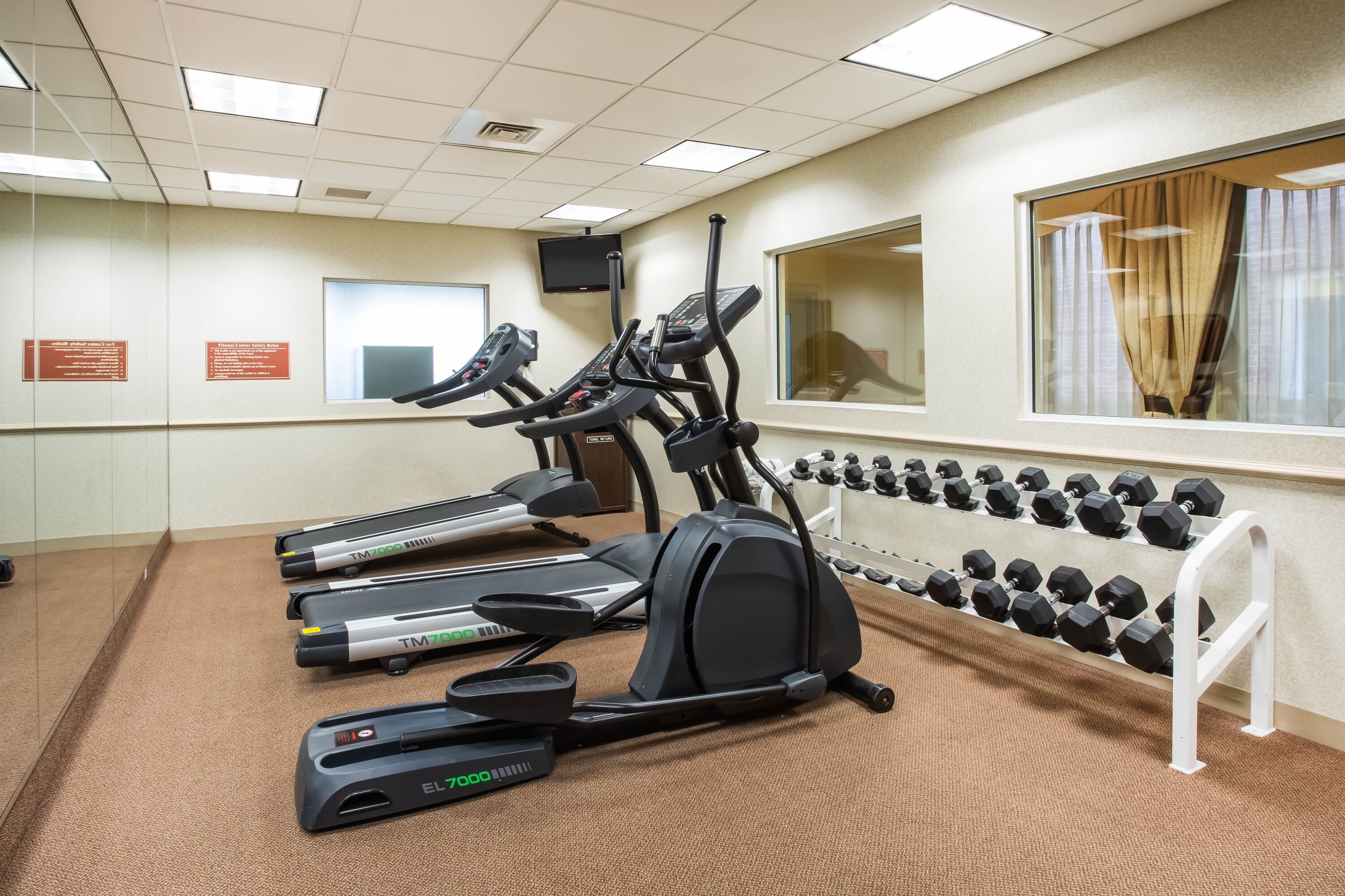 Fitness room at La Quinta Inn & Suites by Wyndham Islip - MacArthur Airport in Bohemia, New York
