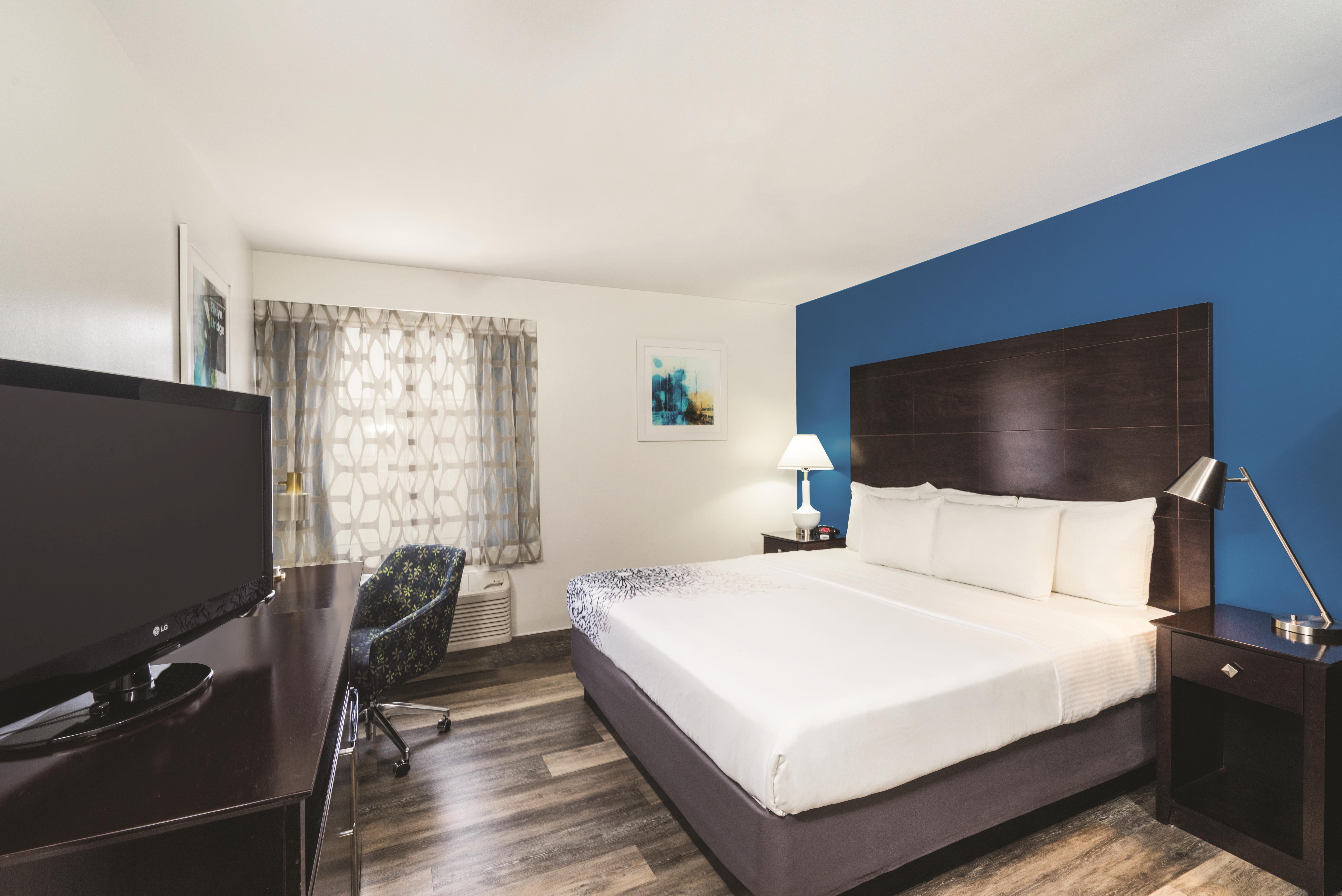 Guest room at the La Quinta Inn & Suites by Wyndham Brooklyn Downtown in Brooklyn, New York