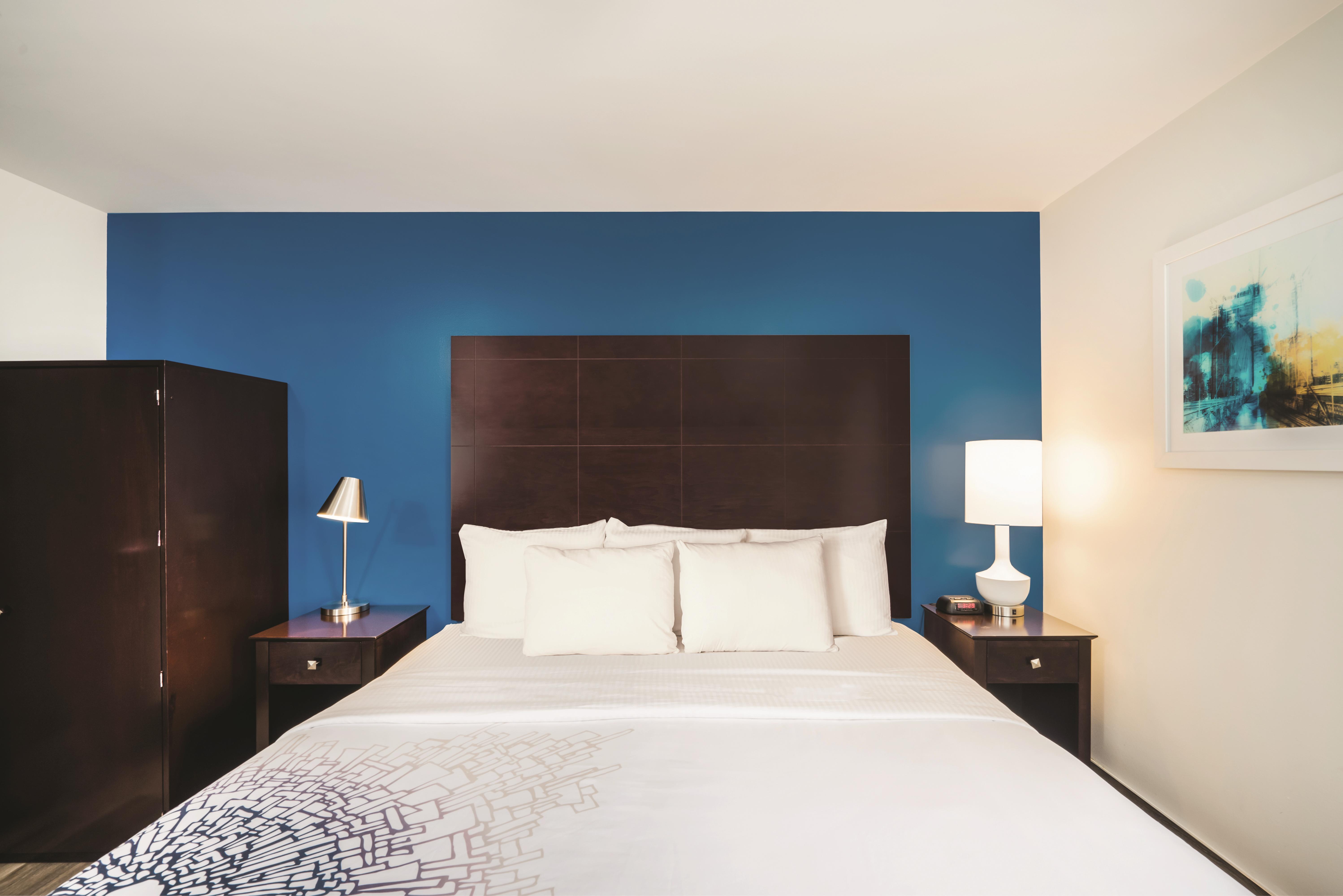 Guest room at the La Quinta Inn & Suites by Wyndham Brooklyn Downtown in Brooklyn, New York