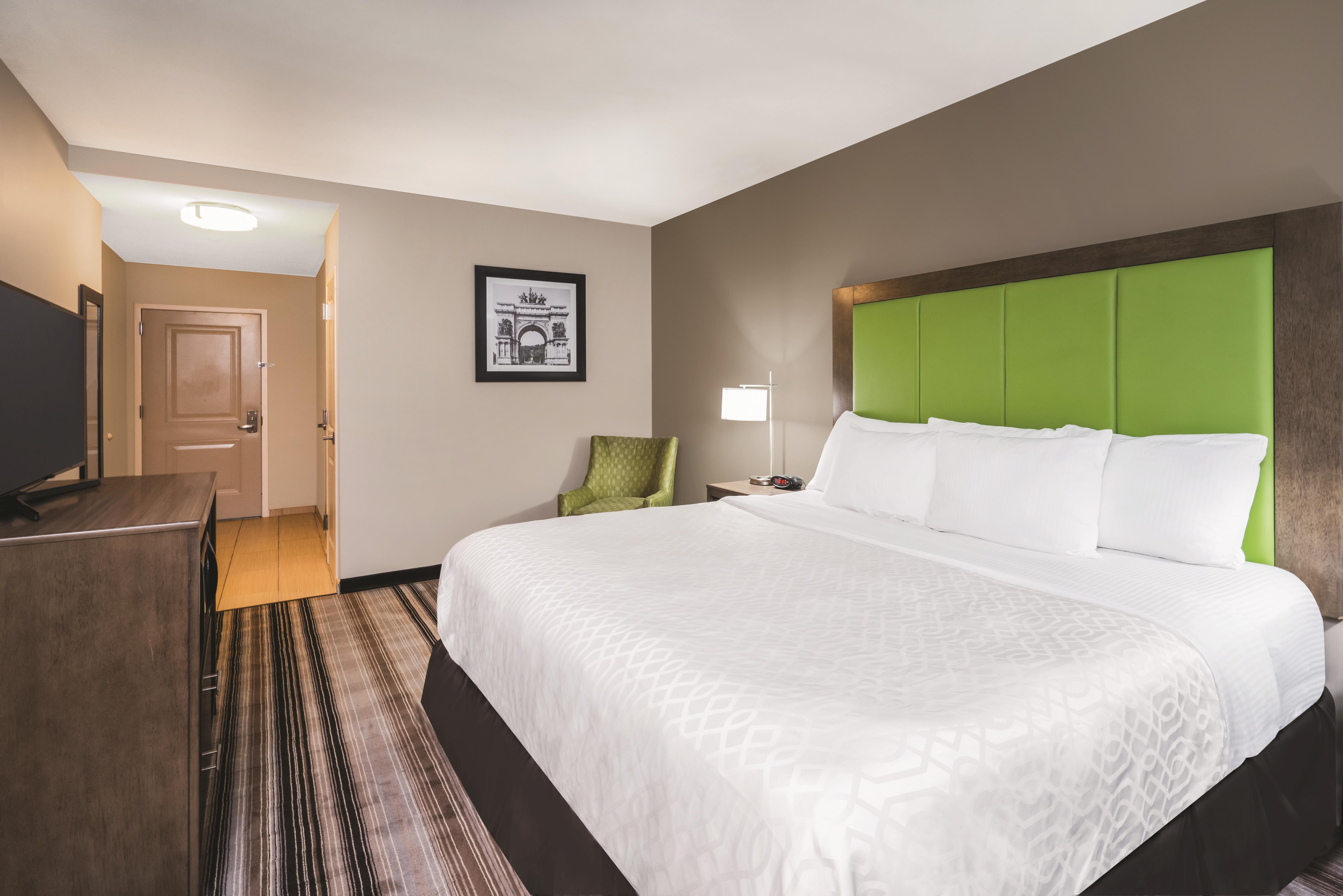Guest room at the La Quinta Inn & Suites by Wyndham Brooklyn Central in Brooklyn, New York