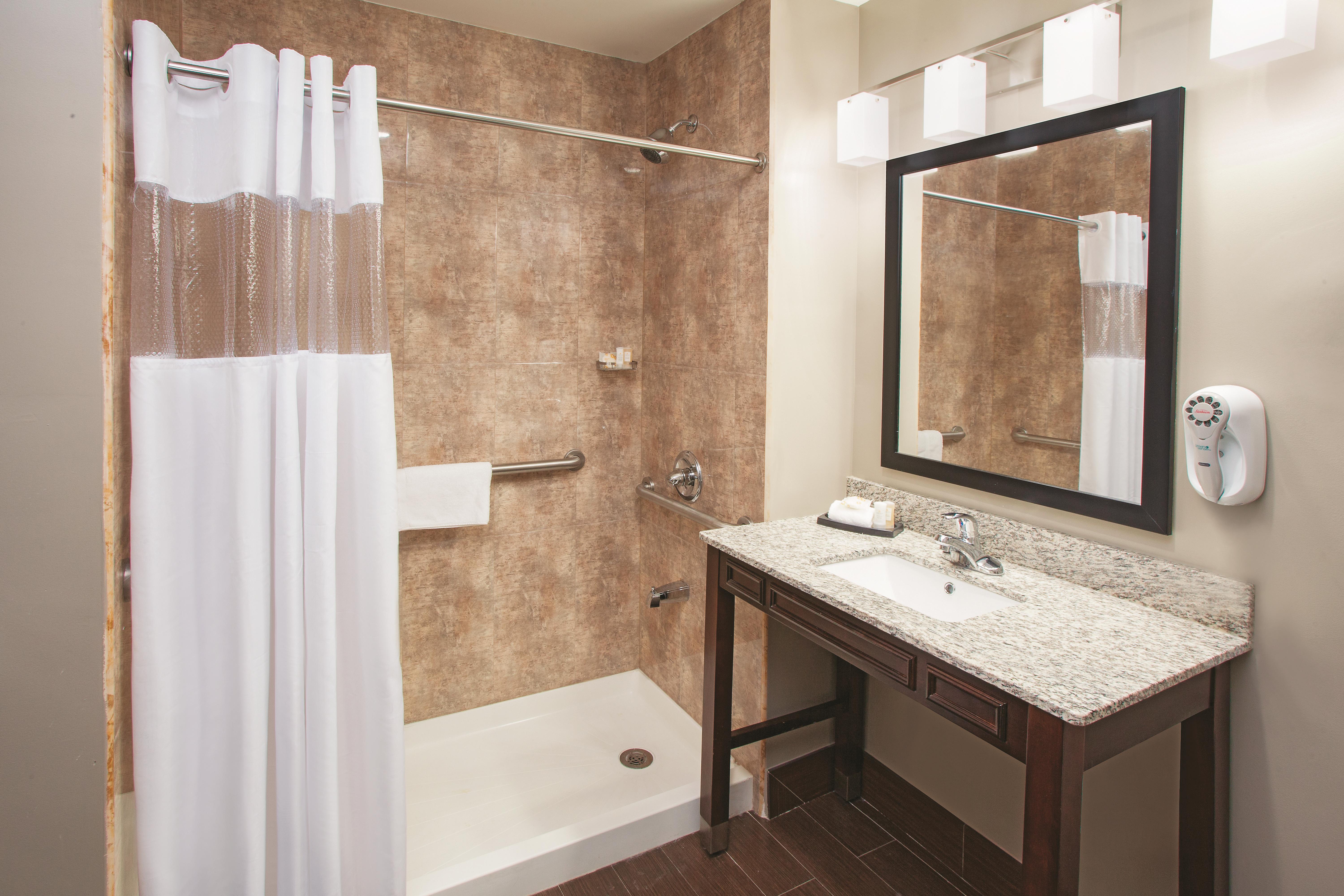 La Quinta Inn & Suites by Wyndham Far Rockaway | Far ...