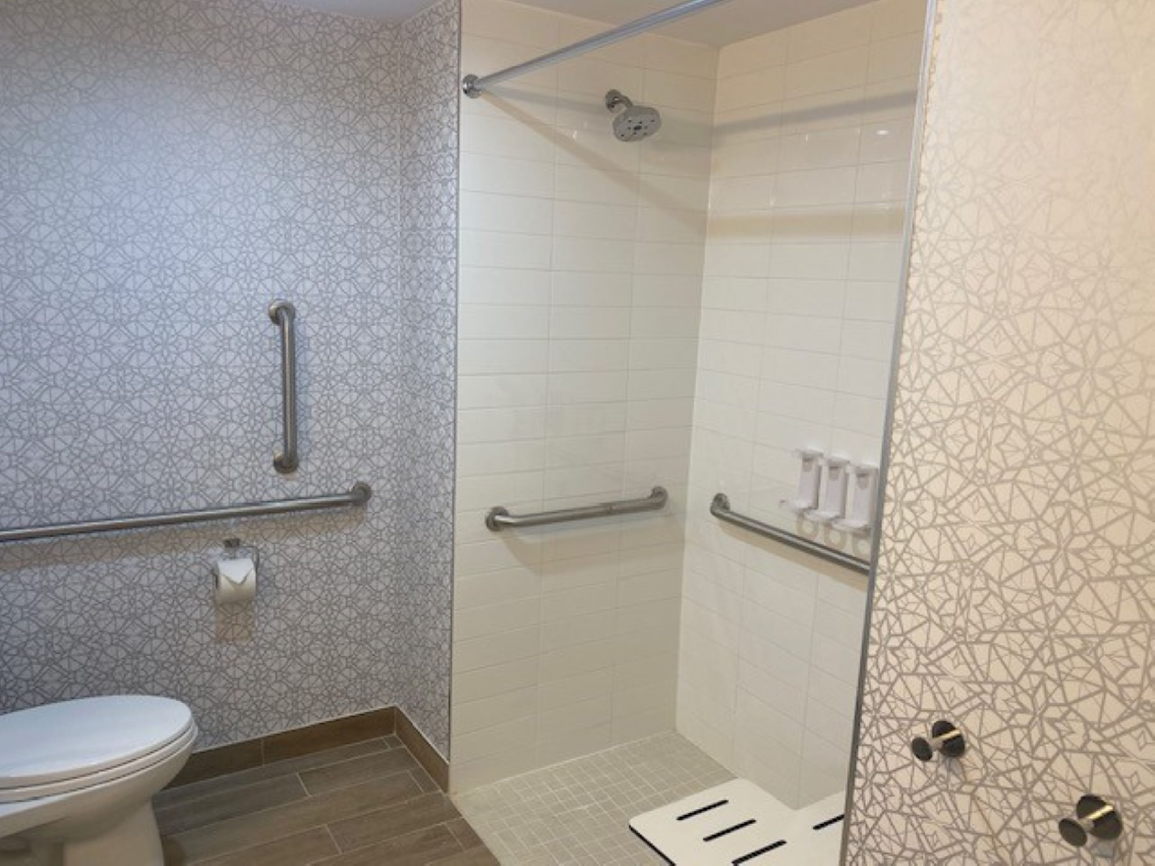 Guest room bath at the La Quinta Inn & Suites by Wyndham Jamaica NYC/JFK AirTrain in Jamaica, New York