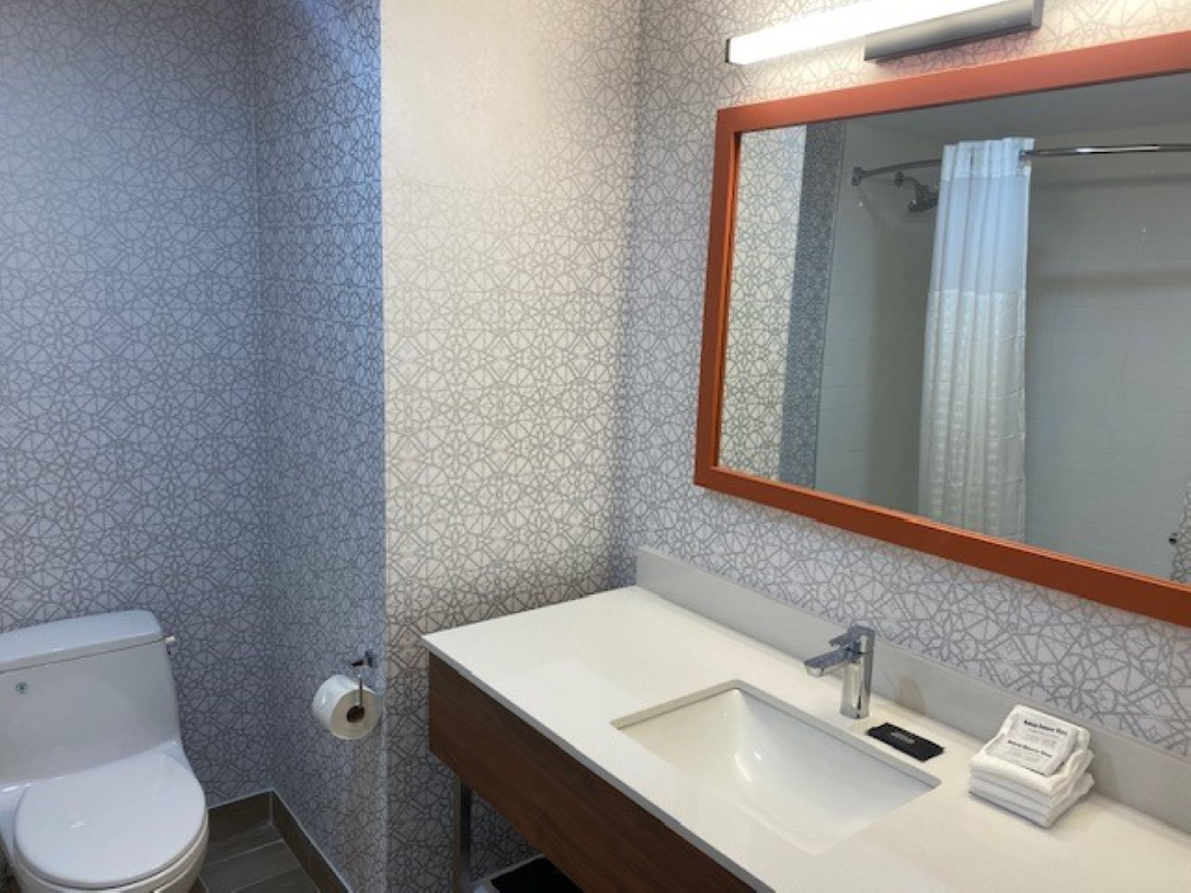 Guest room bath at the La Quinta Inn & Suites by Wyndham Jamaica NYC/JFK AirTrain in Jamaica, New York