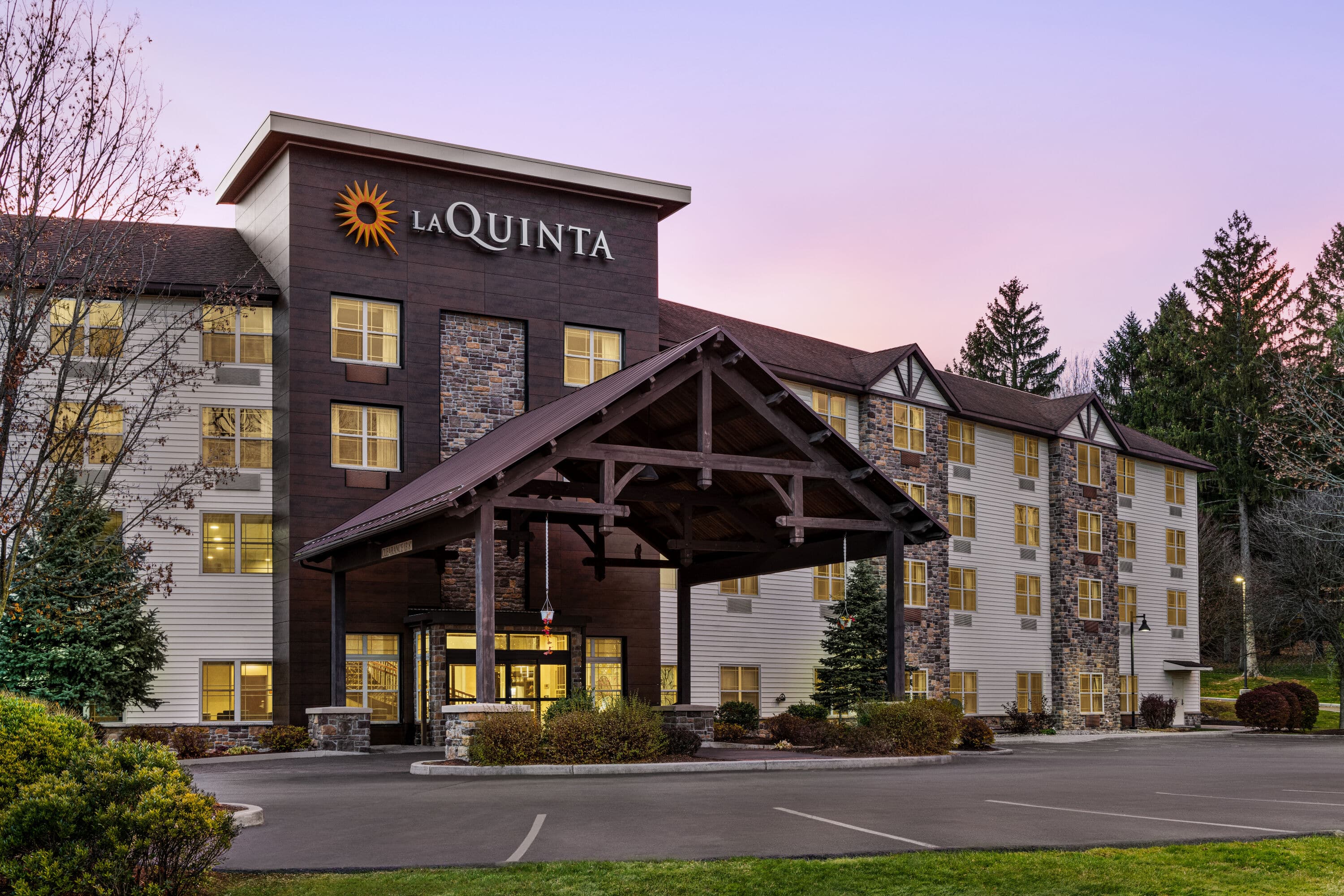 La Quinta Inn & Suites by Wyndham Lake Lake NY Hotels