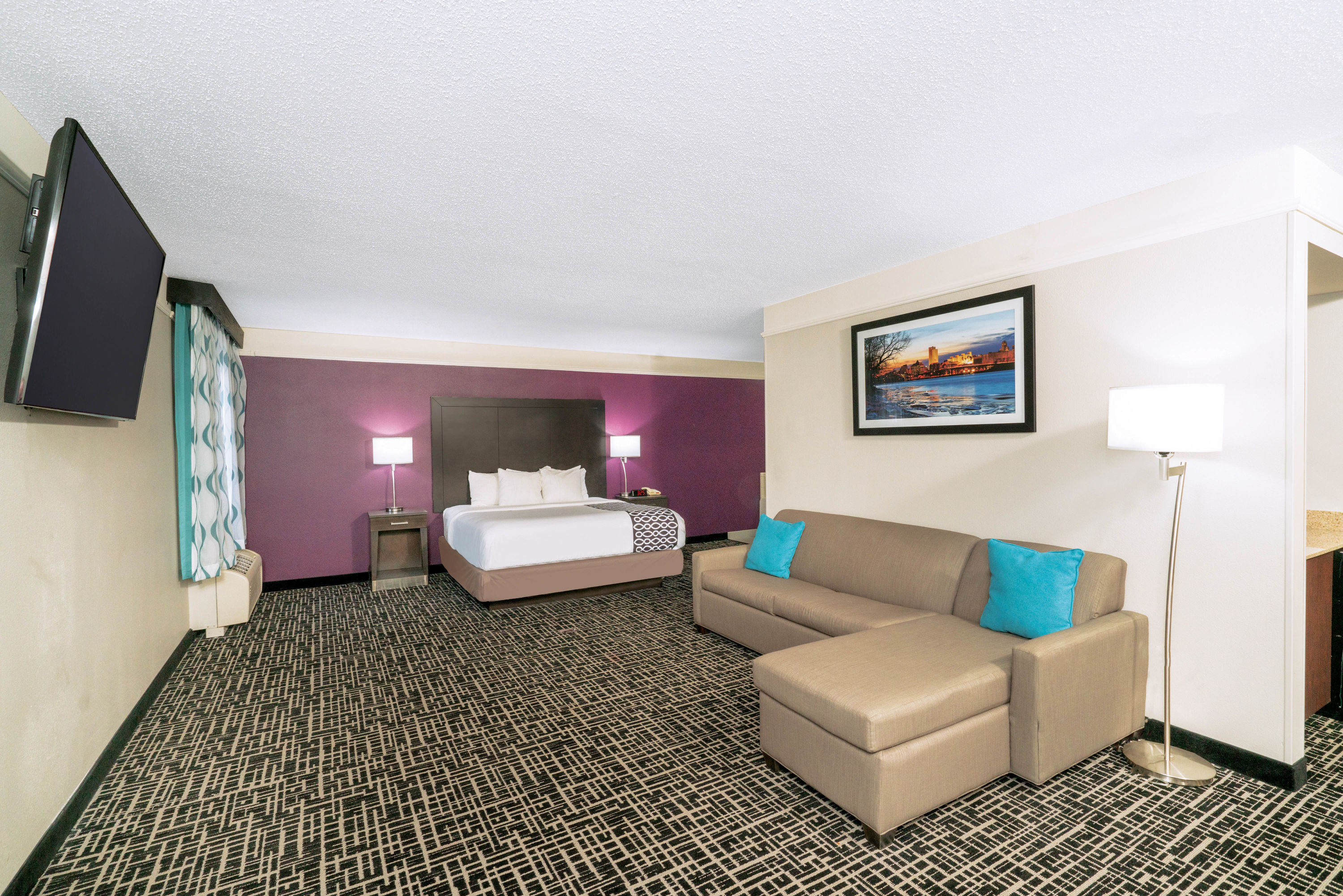 La Quinta Inn & Suites by Wyndham Latham Albany Airport suite in Latham, New York