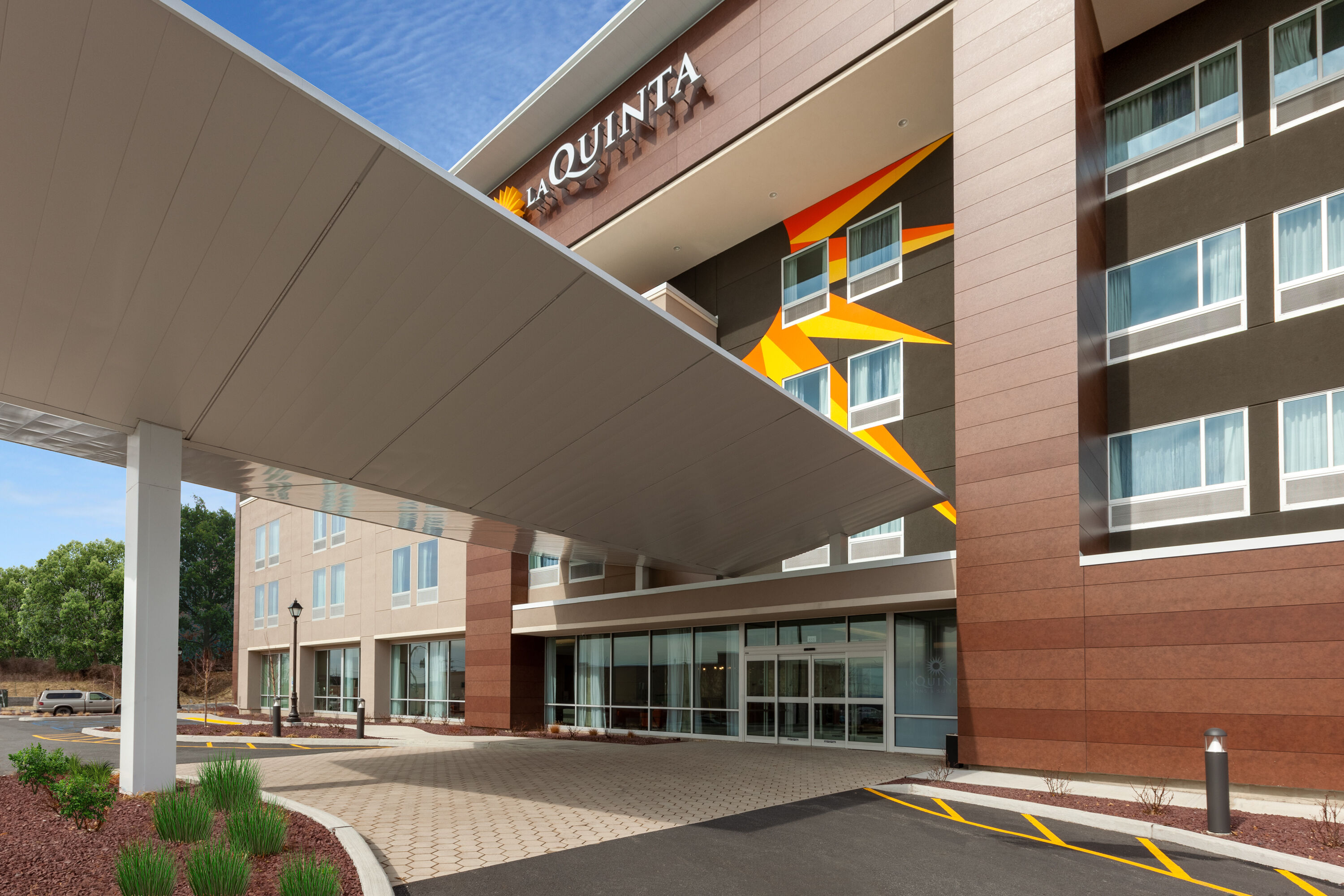 Exterior Day Image of La Quinta Inn & Suites by Wyndham Middletown-Goshen hotel in Middletown, New York