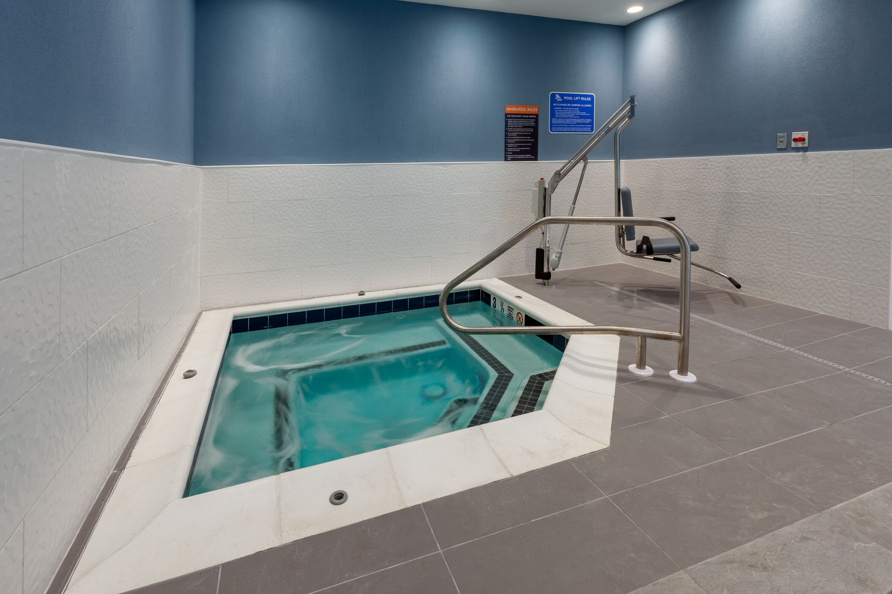 Hot tub at the La Quinta Inn & Suites by Wyndham Middletown-Goshen in Middletown, New York