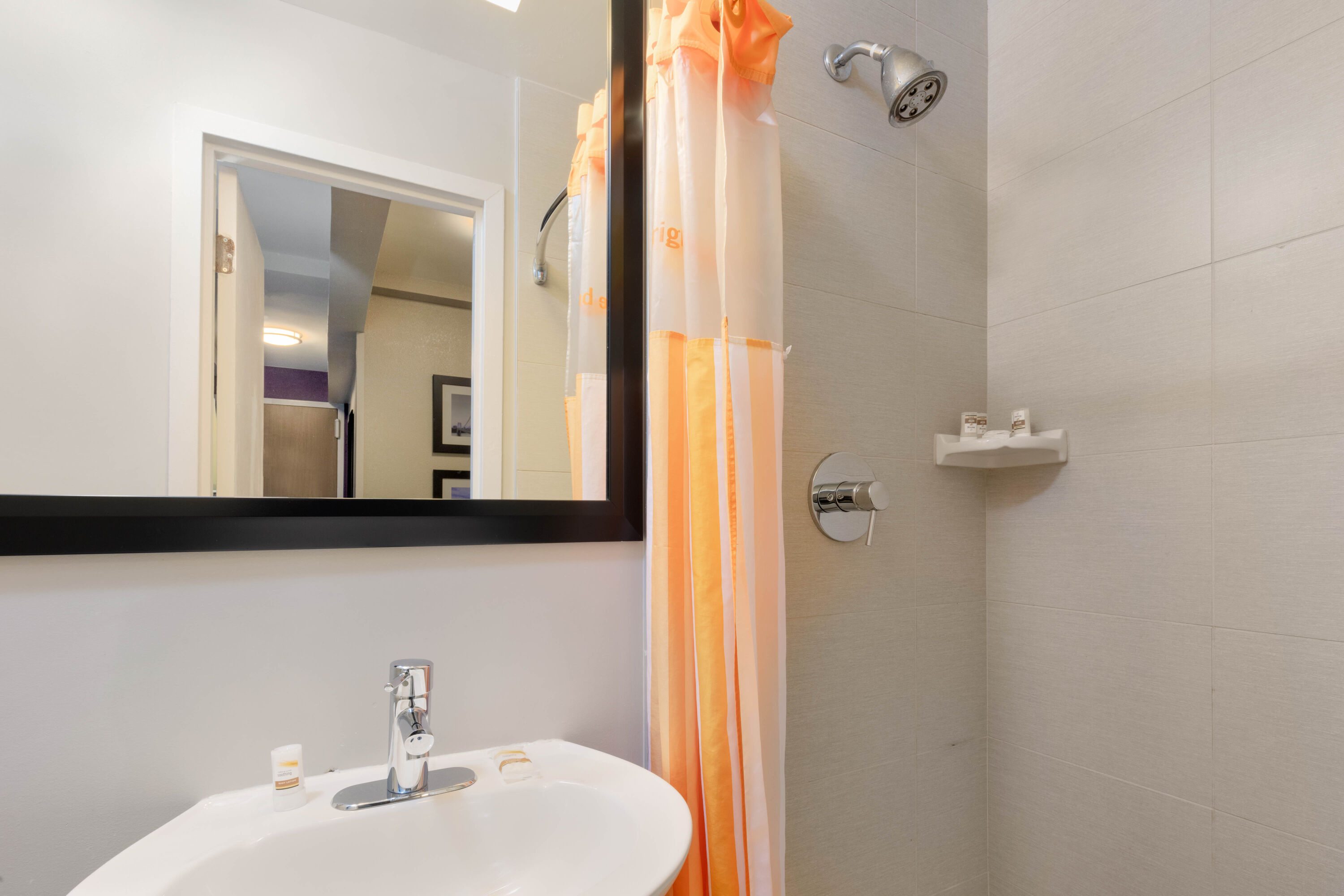 Guest room bath at the La Quinta Inn & Suites by Wyndham New York City Central Park in New York City, New York