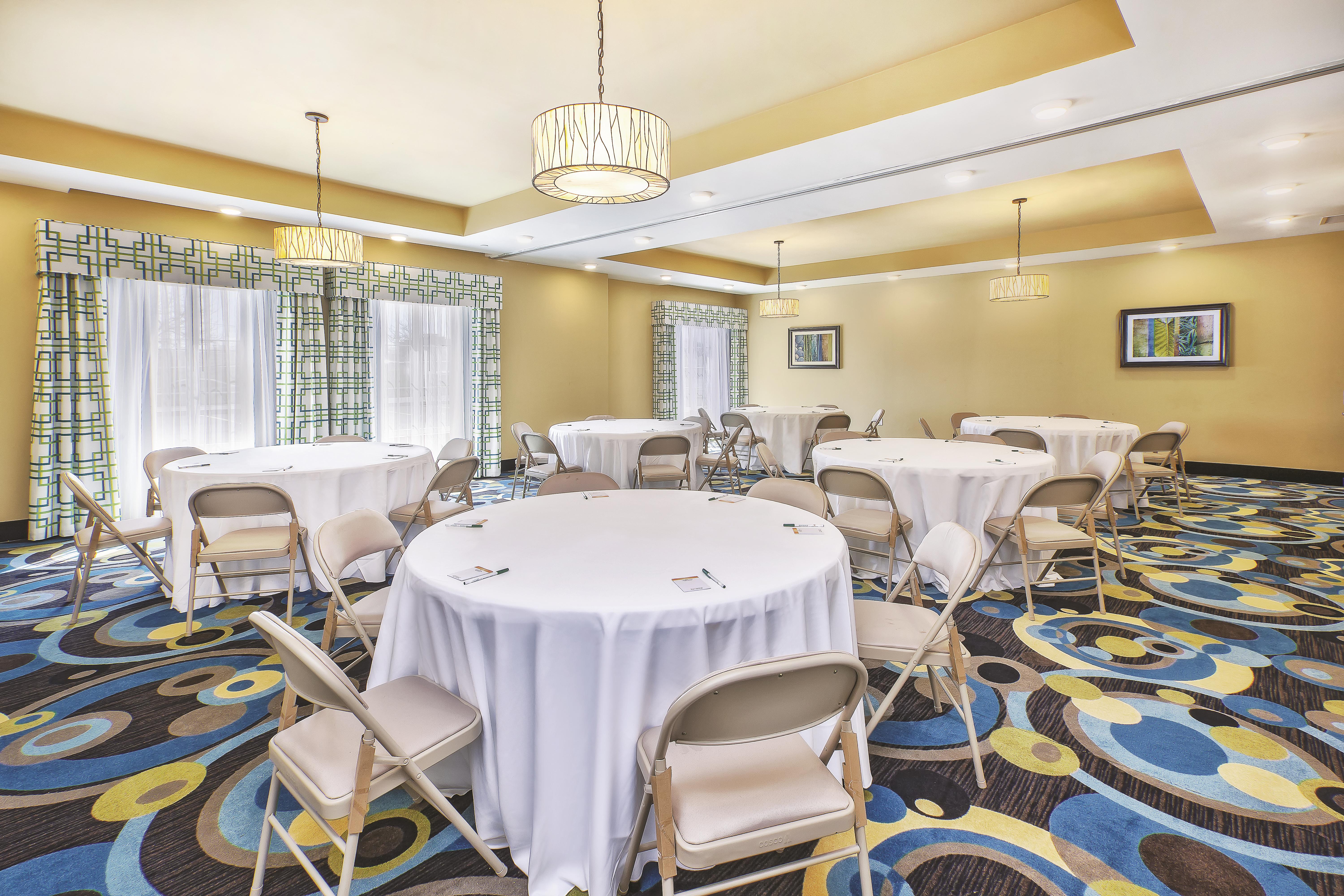 Meeting room at La Quinta Inn & Suites by Wyndham Niagara Falls in Niagara Falls, New York