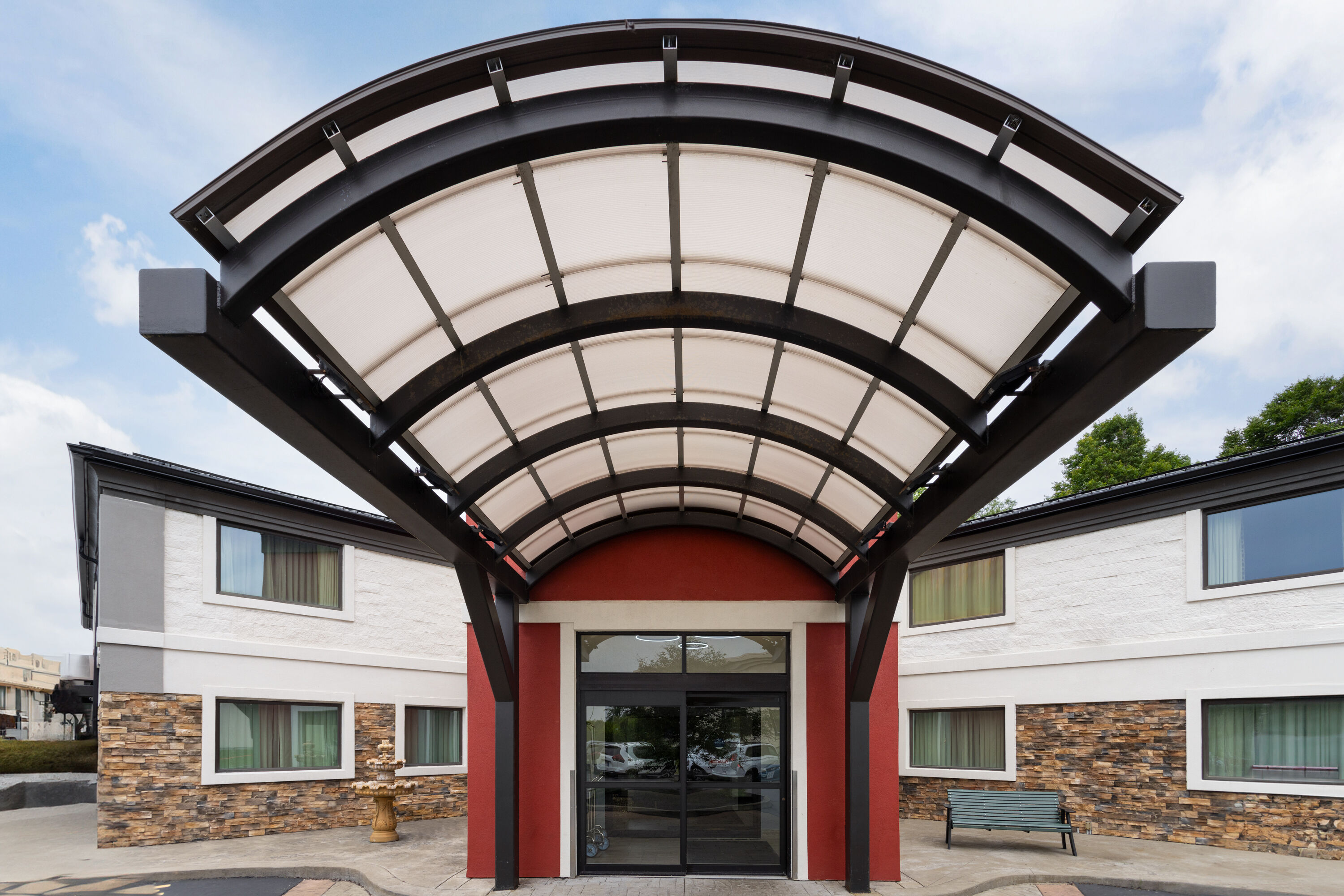 Exterior Day Image of La Quinta Inn by Wyndham Buffalo Airport hotel in Williamsville, New York