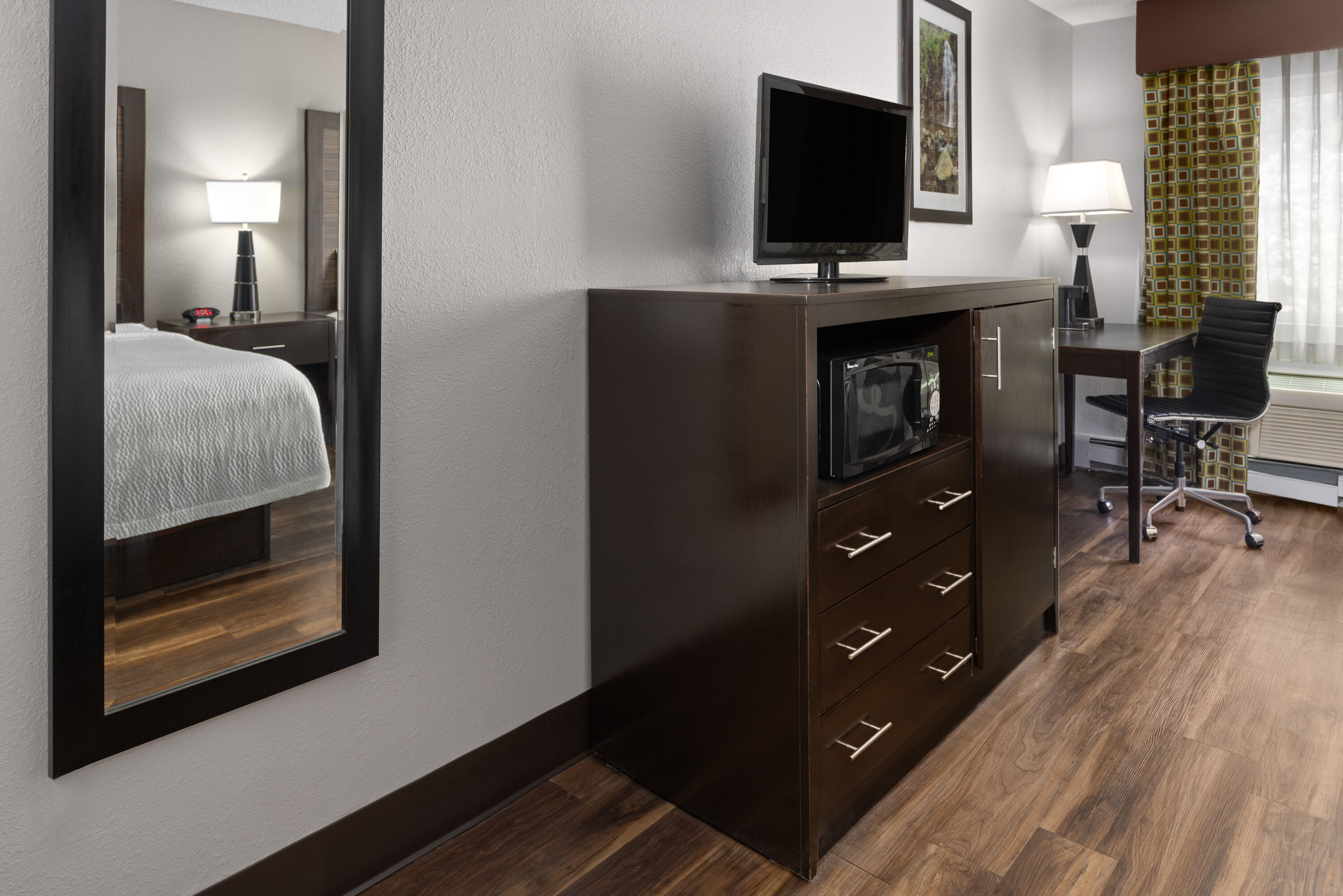Guest room at the La Quinta Inn by Wyndham Buffalo Airport in Williamsville, New York