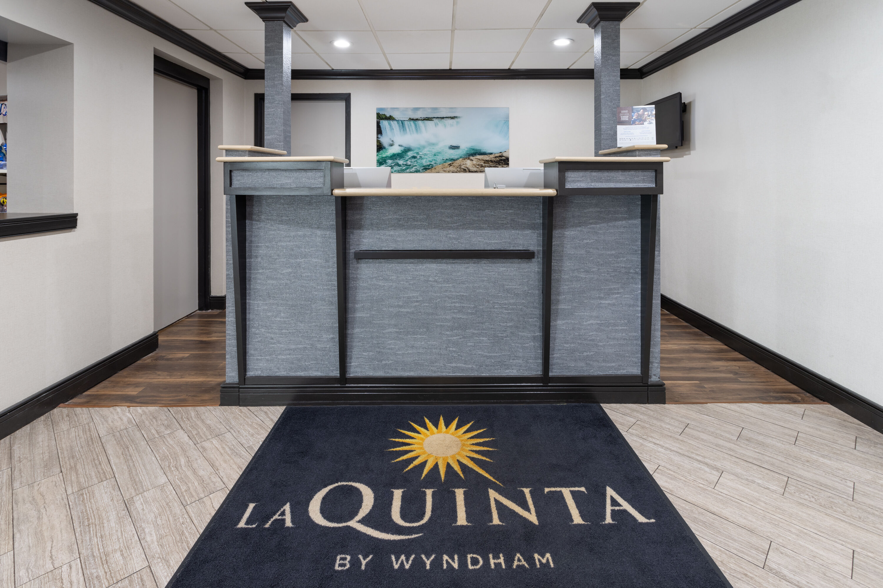 La Quinta Inn by Wyndham Buffalo Airport reception in Williamsville, New York