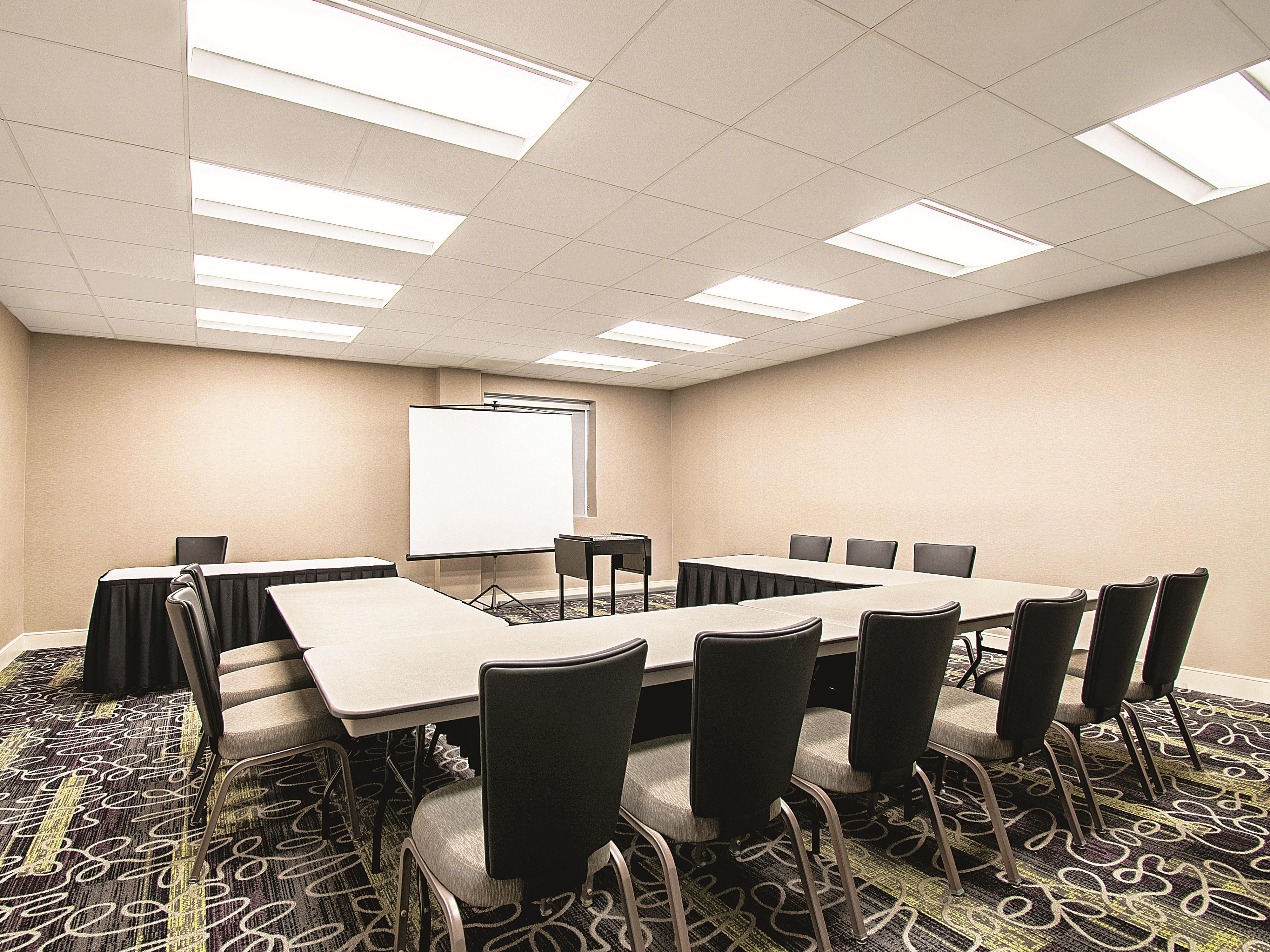 Meeting room at La Quinta Inn & Suites by Wyndham Cincinnati Sharonville in Cincinnati, Ohio