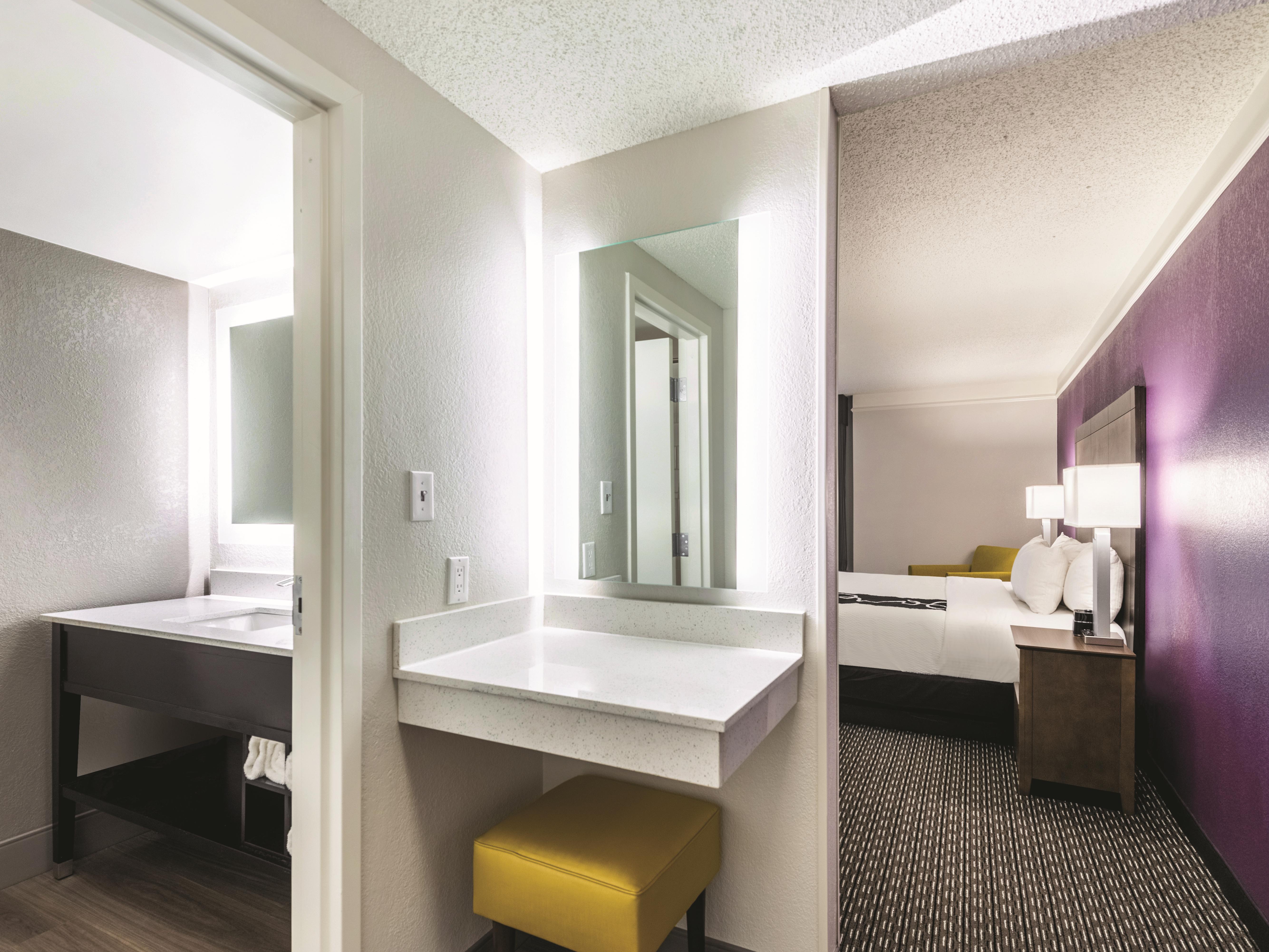 La Quinta Inn & Suites by Wyndham Cincinnati Sharonville suite in Cincinnati, Ohio