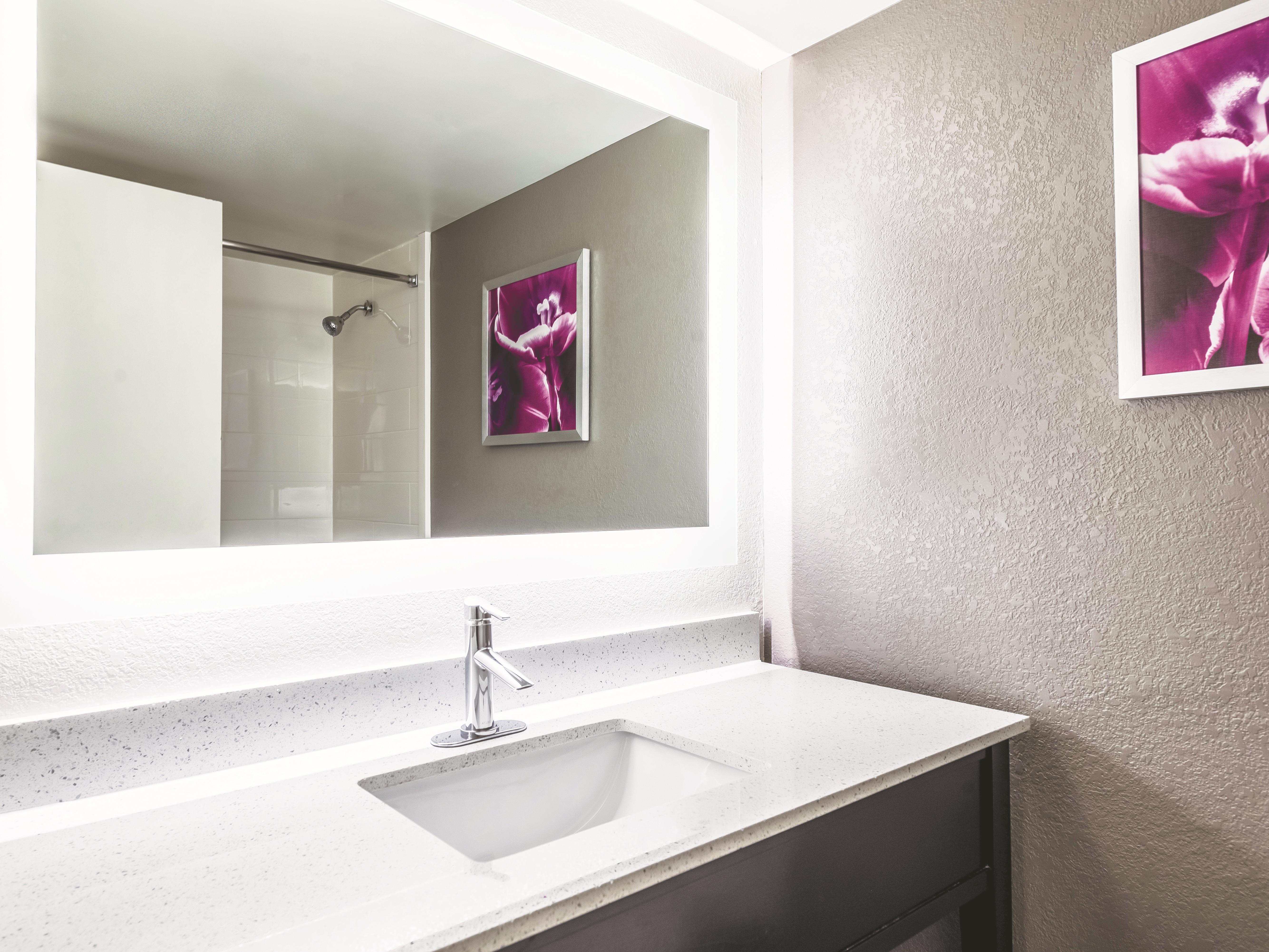 La Quinta Inn & Suites by Wyndham Cincinnati Sharonville suite in Cincinnati, Ohio