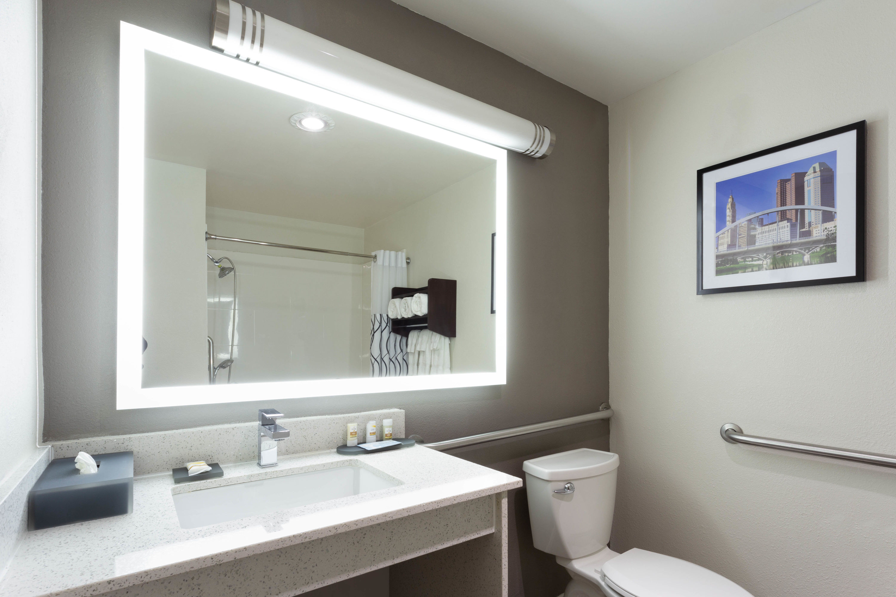 Guest room bath at the La Quinta Inn & Suites by Wyndham Columbus West - Hilliard in Columbus, Ohio